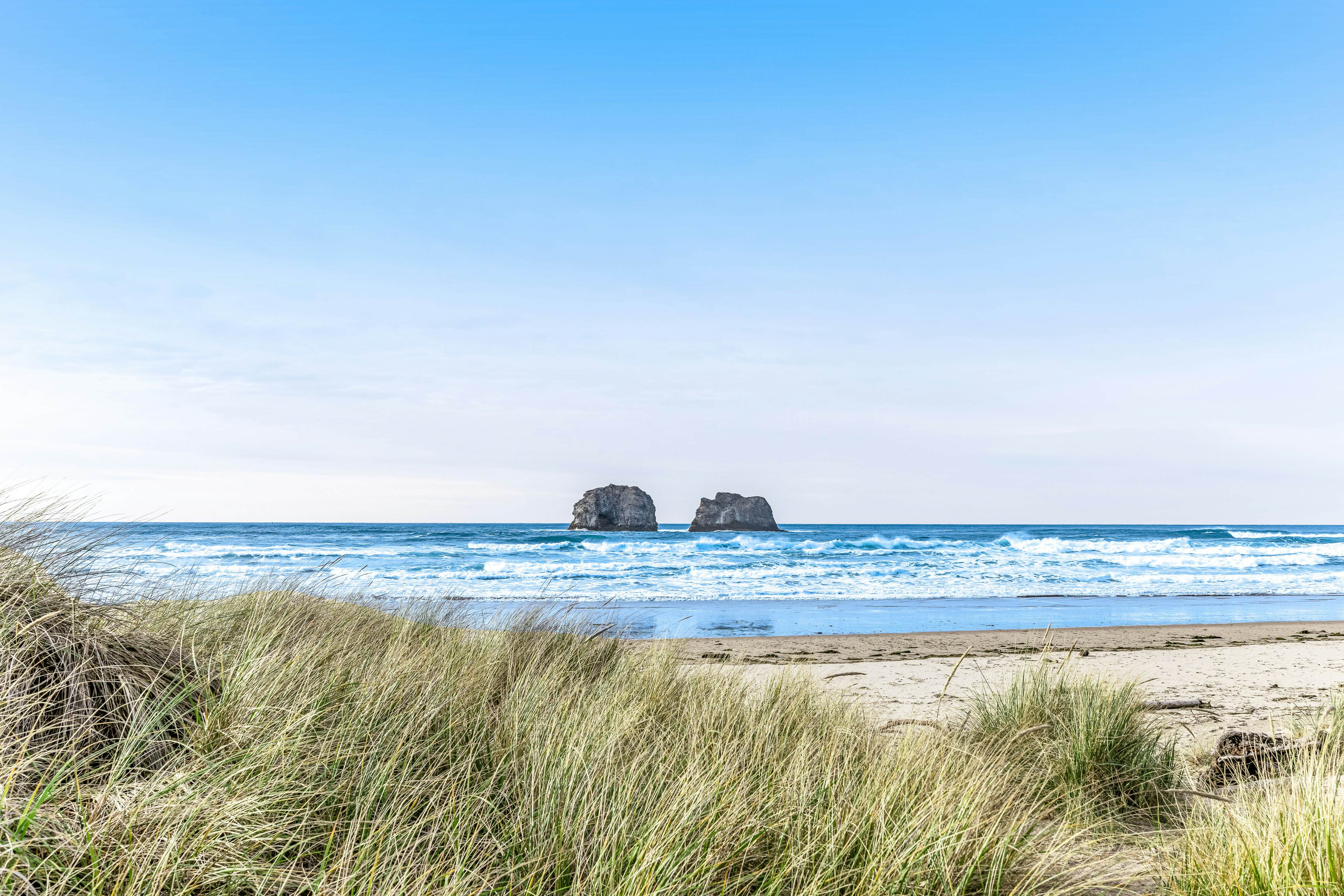 Beautiful lakefront townhome with kayaks & dock - 2 blocks to the beach