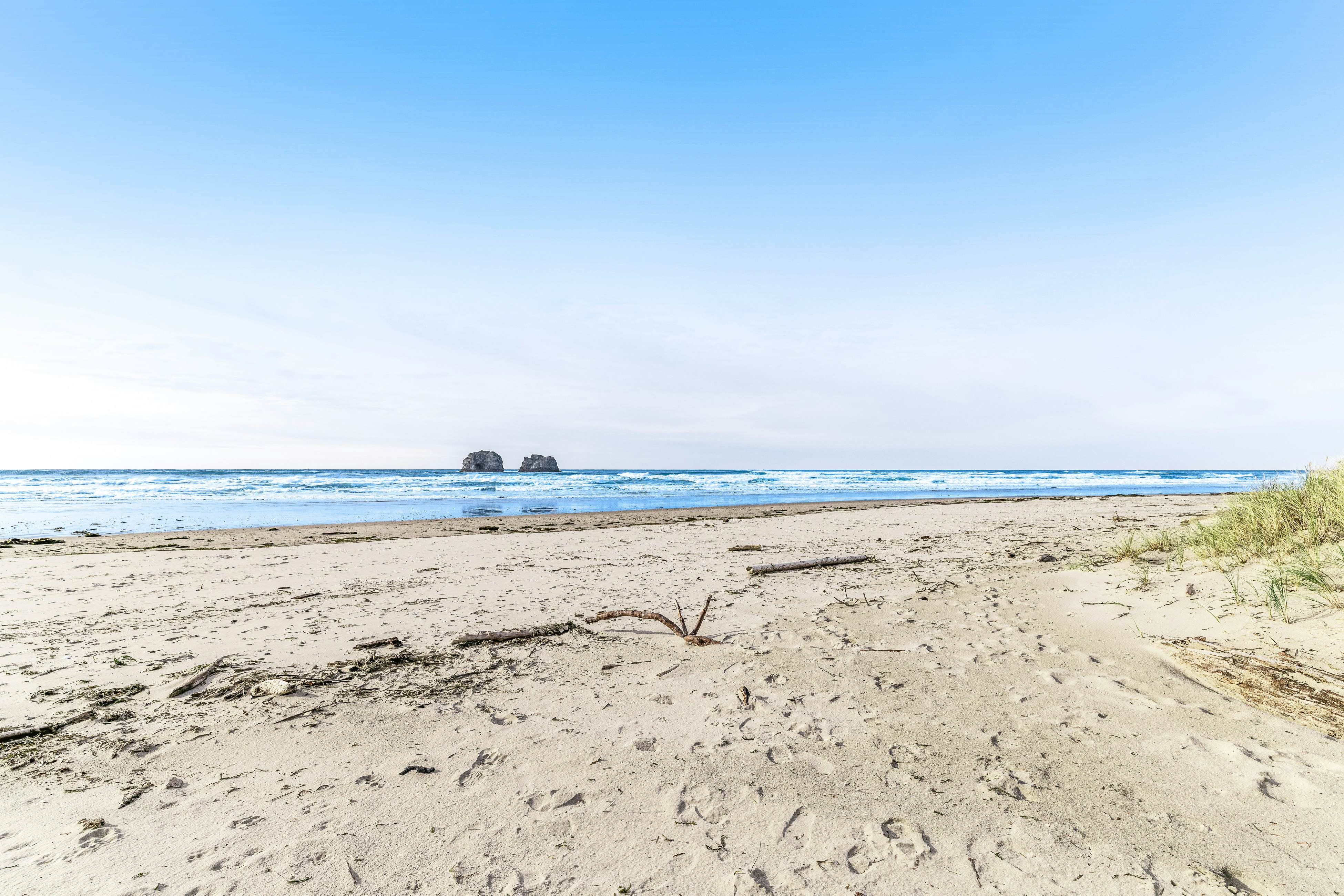 Beautiful lakefront townhome with kayaks & dock - 2 blocks to the beach