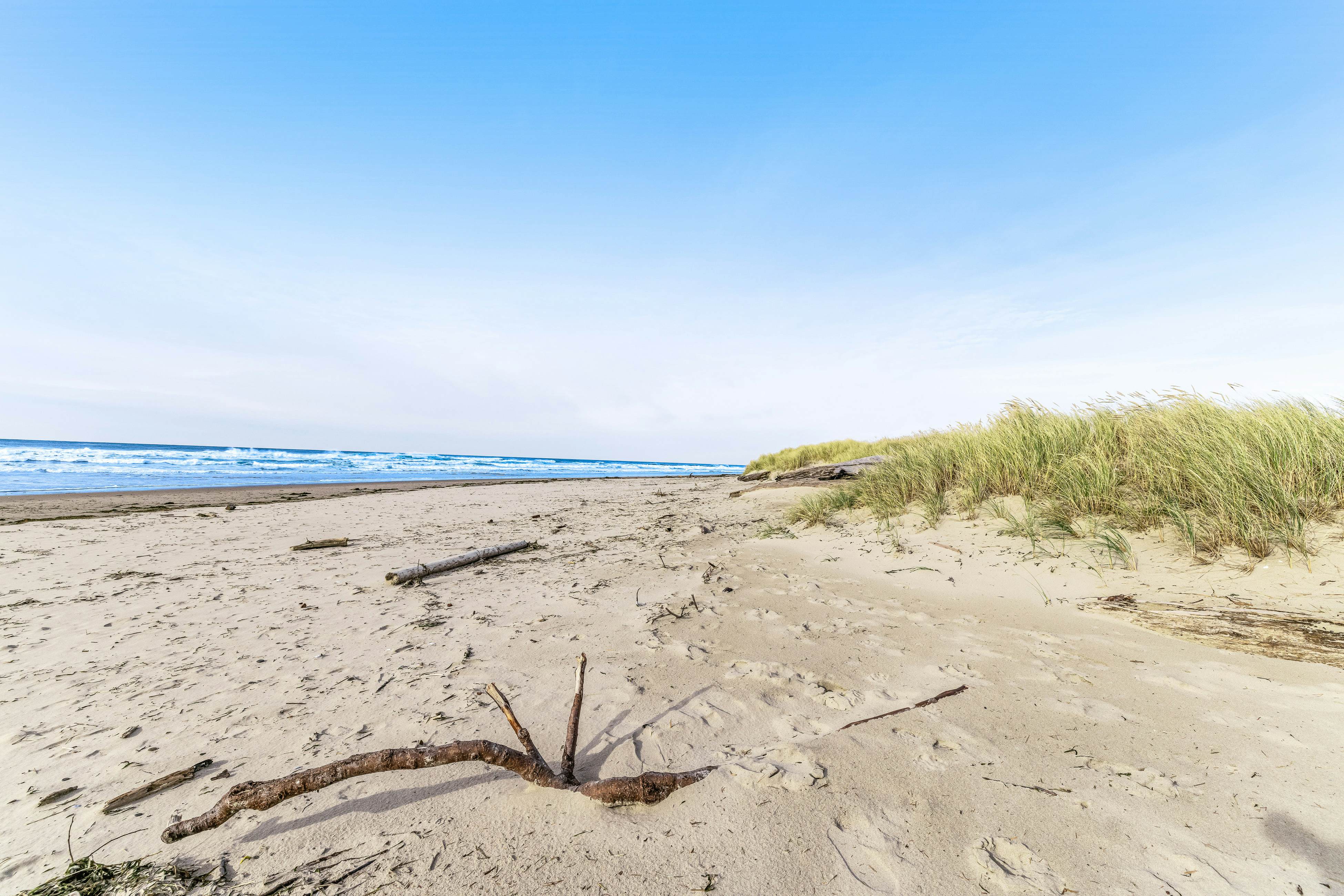 Beautiful lakefront townhome with kayaks & dock - 2 blocks to the beach