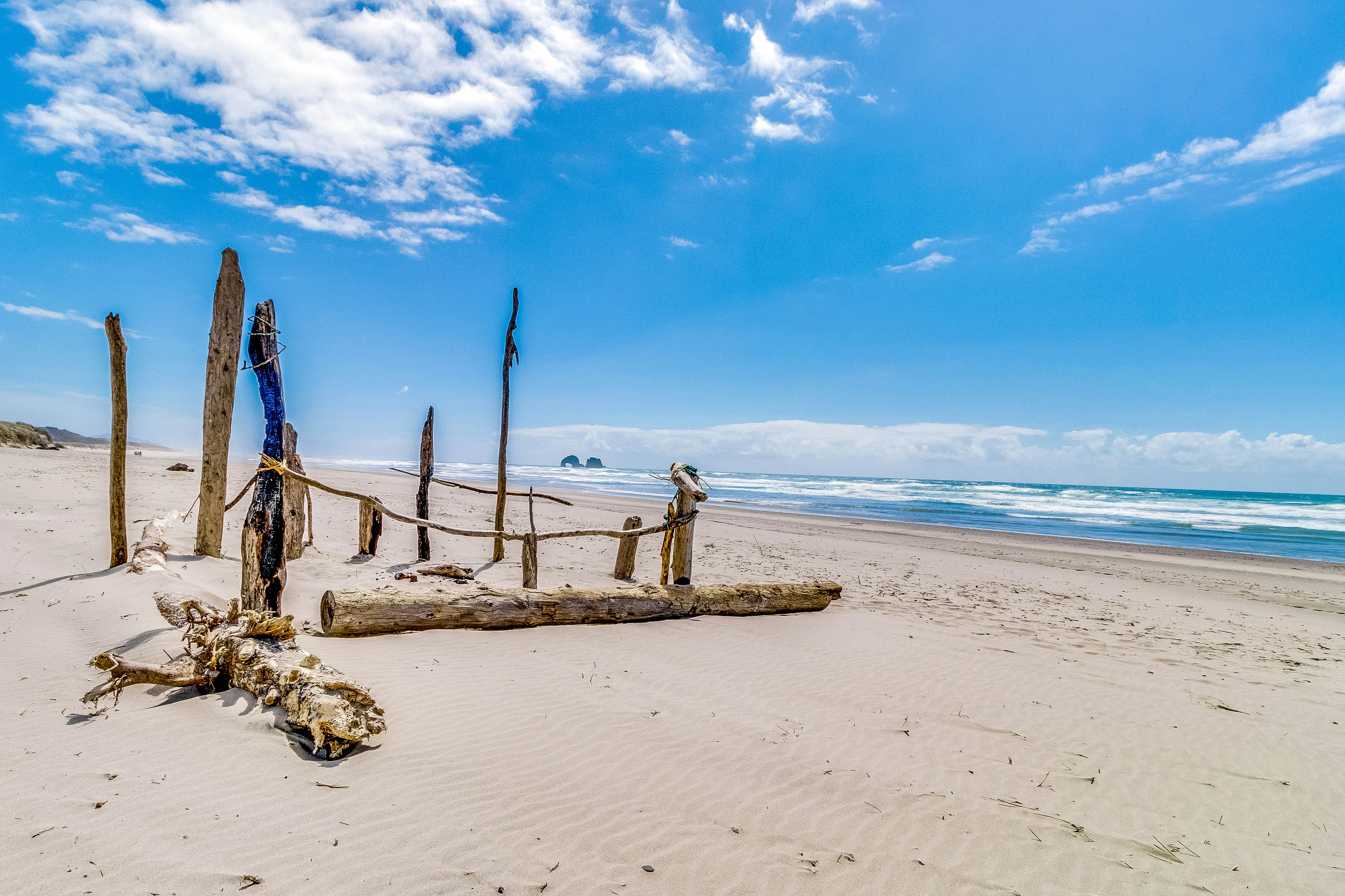 Beautiful lakefront townhome with kayaks & dock - 2 blocks to the beach