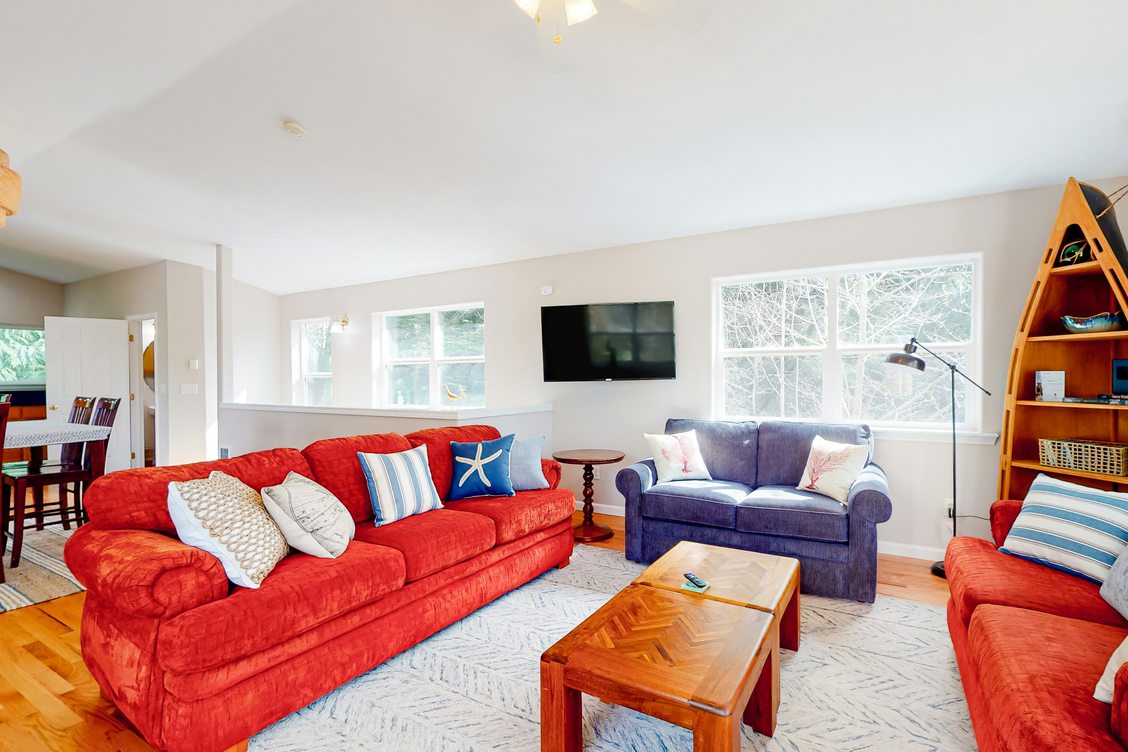 Bright home near beach with fast WiFi, fireplace & washer/dryer