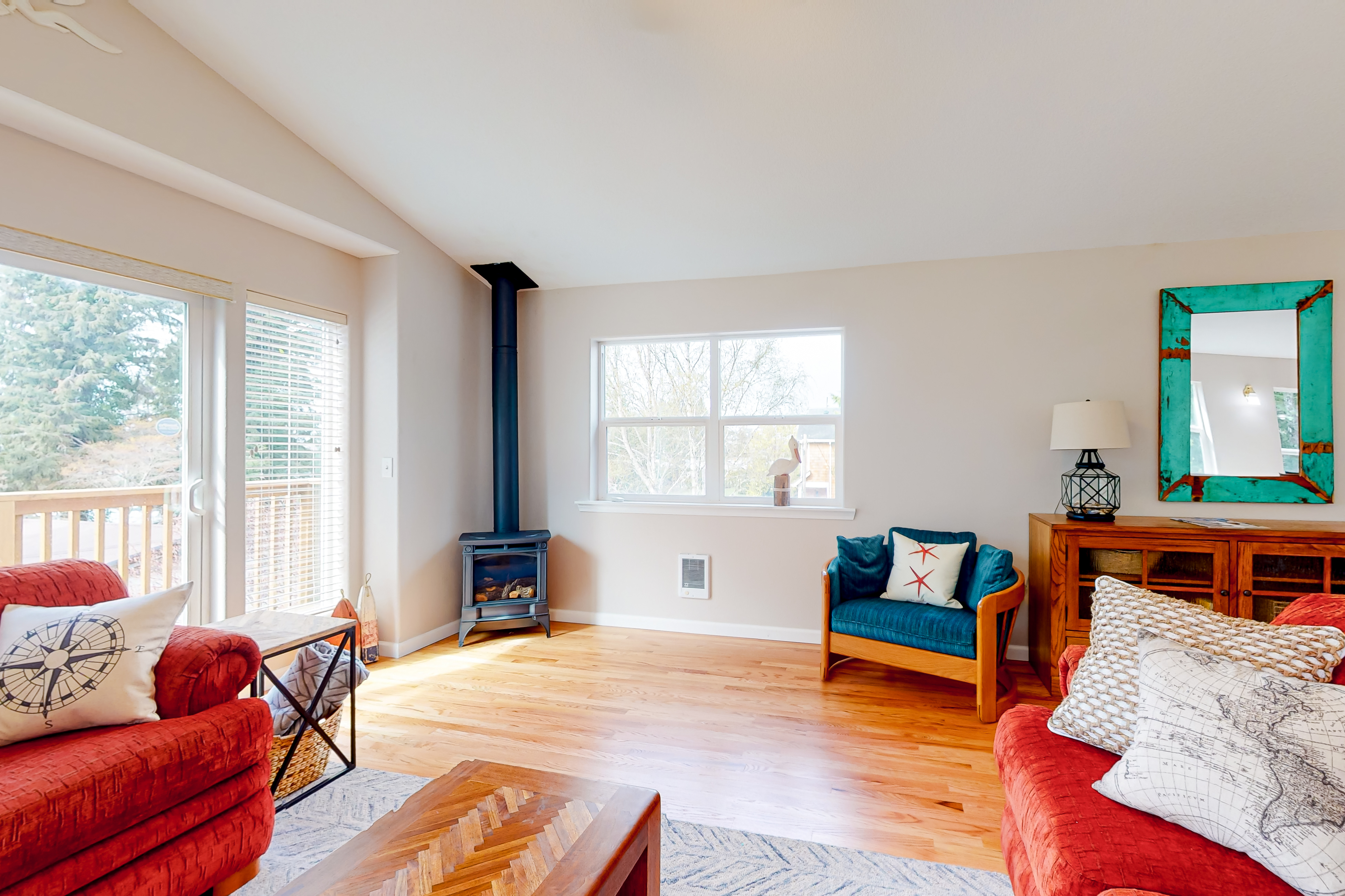 Bright home near beach with fast WiFi fireplace and washer dryer