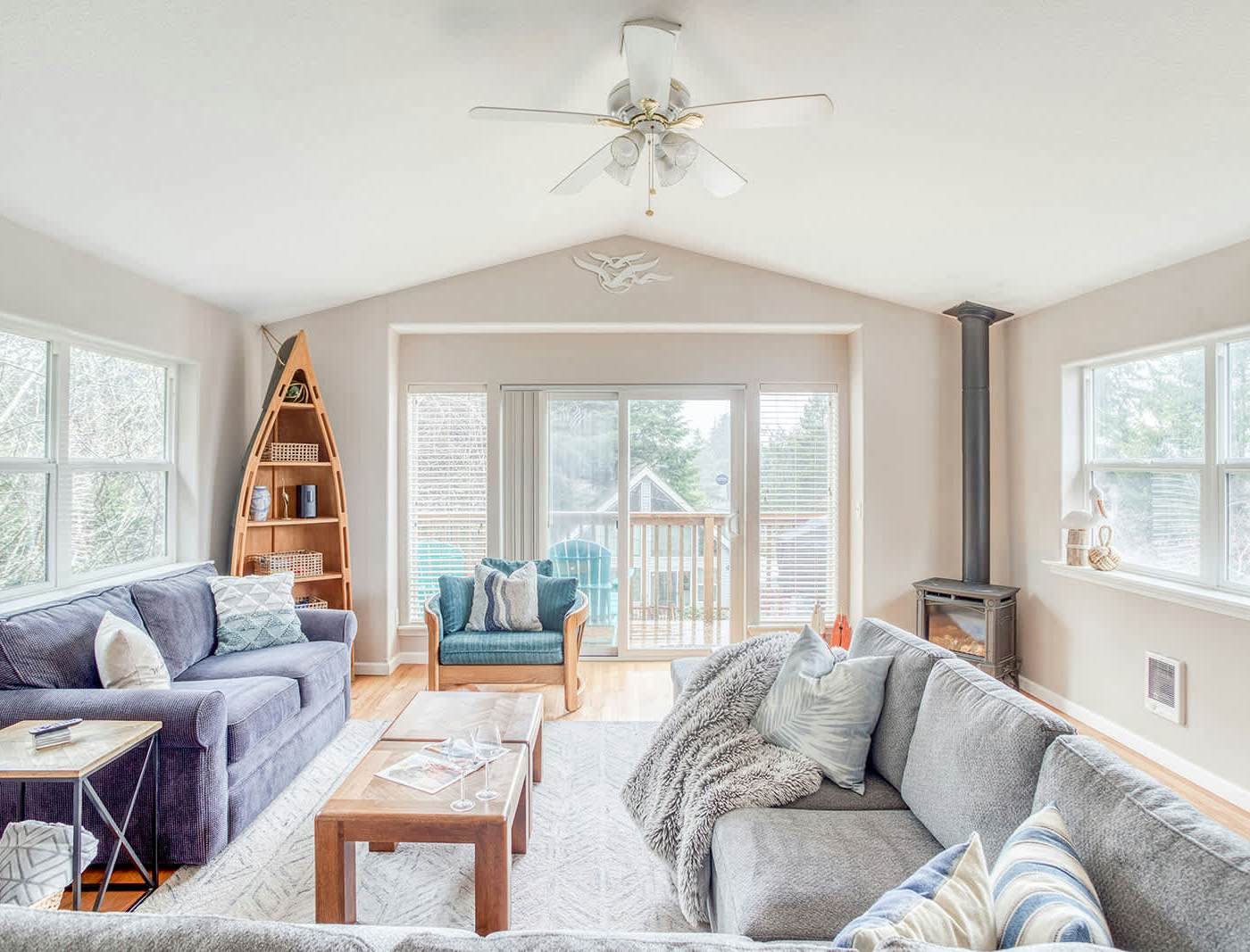 Bright home near beach with fast WiFi fireplace and washer dryer