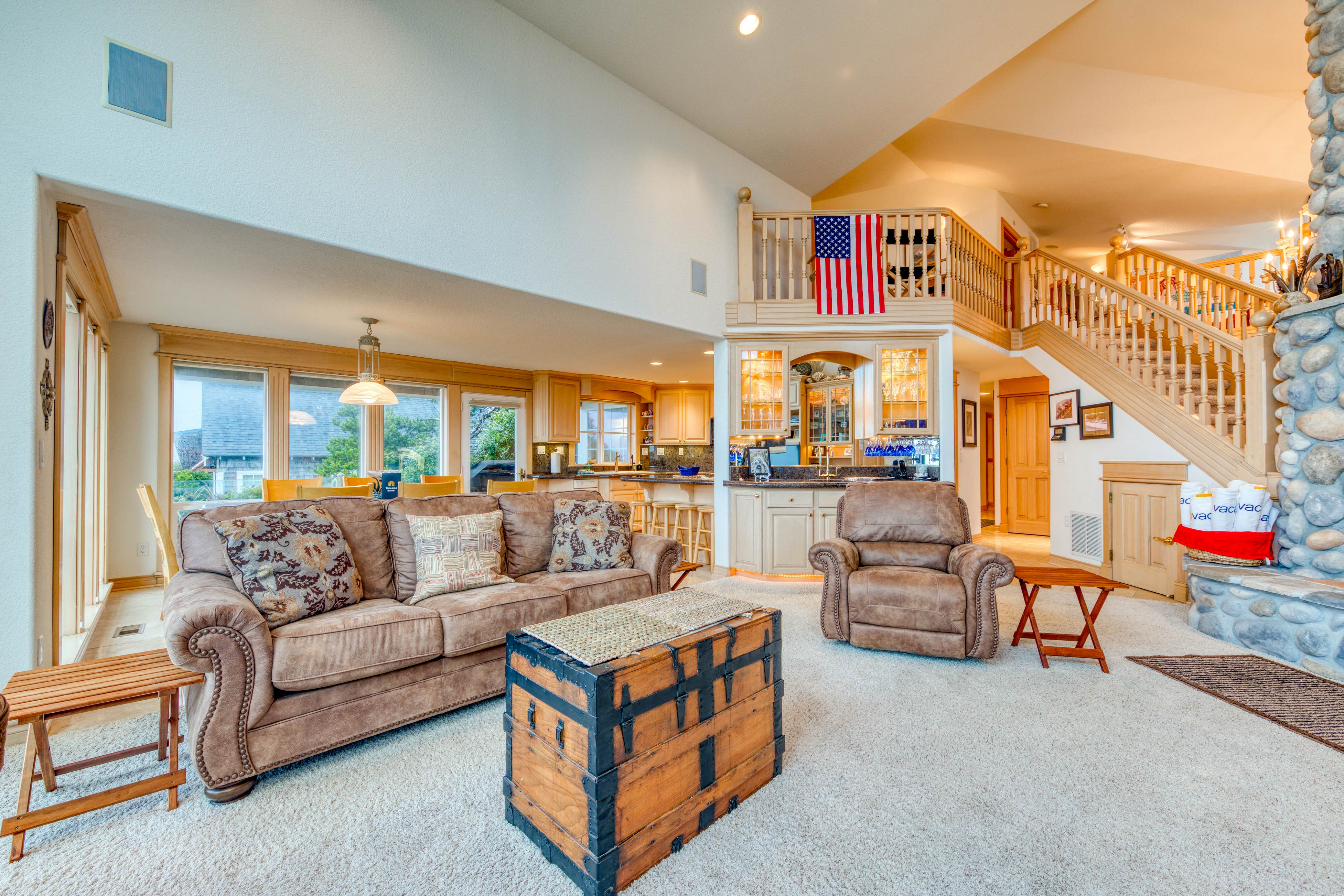 Spacious oceanfront house with pool table foosball gaming system and fireplace