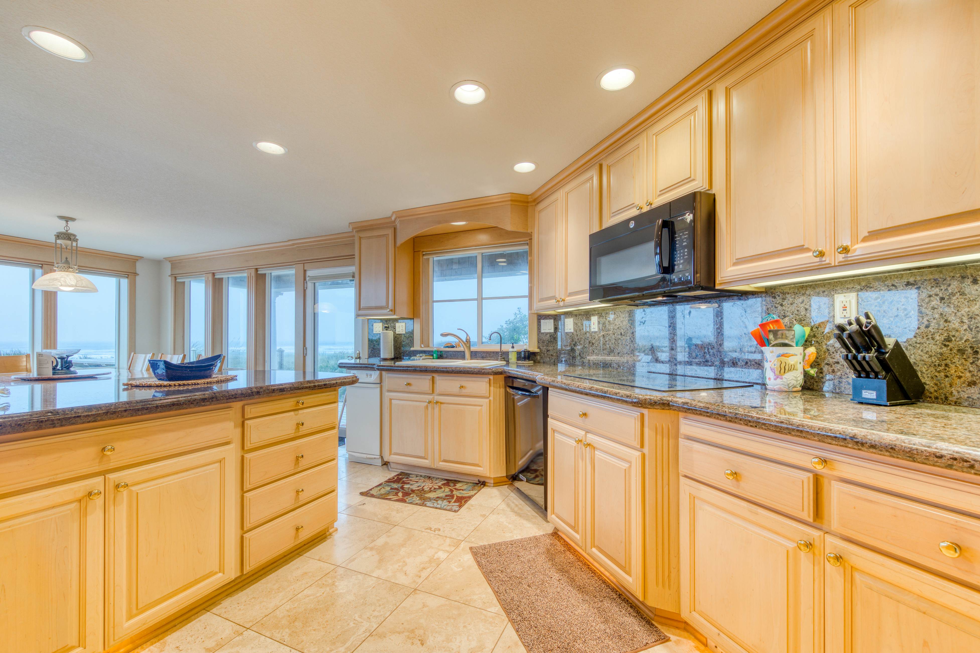 Spacious oceanfront house with pool table foosball gaming system and fireplace