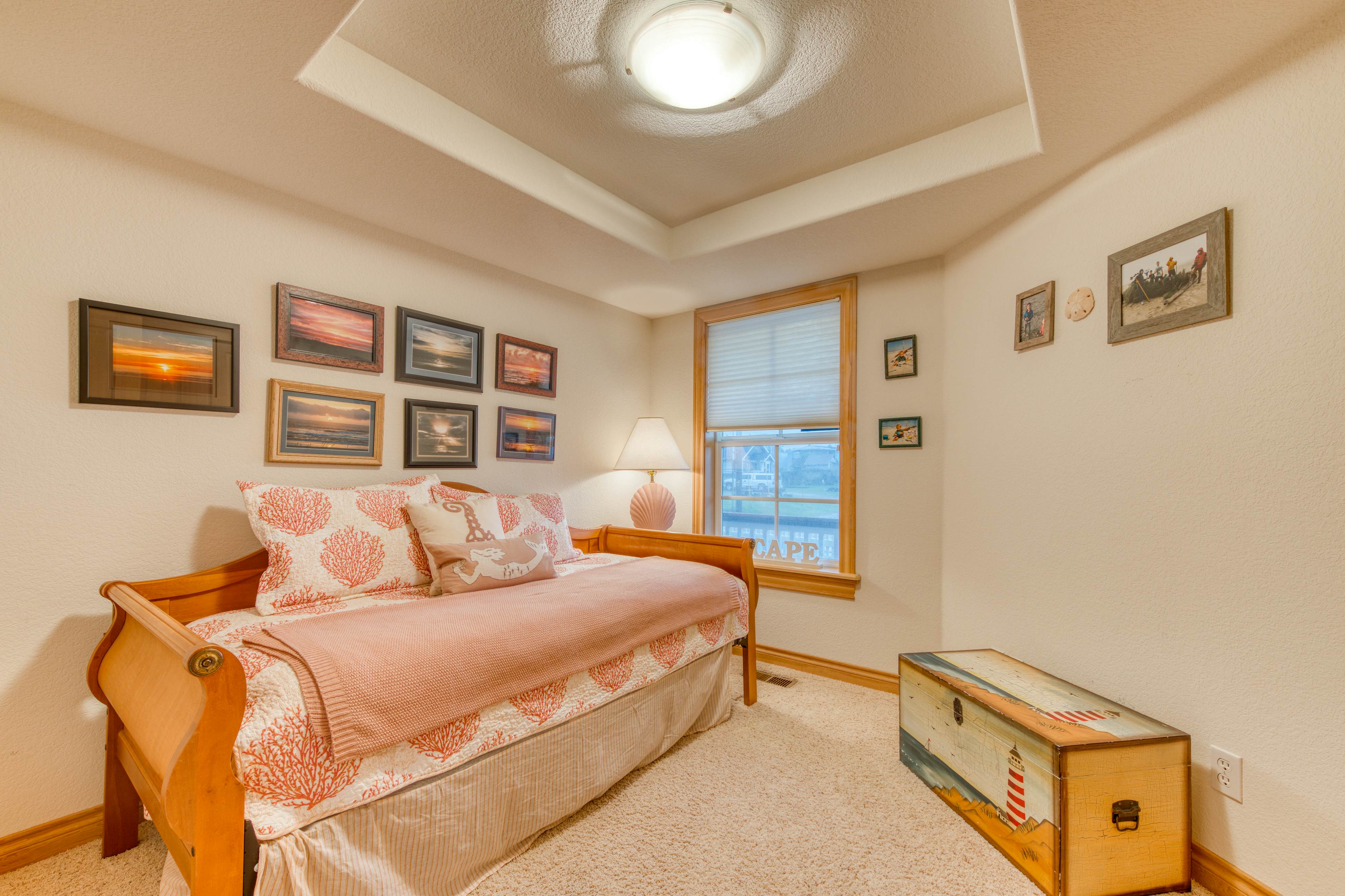 Spacious oceanfront house with pool table foosball gaming system and fireplace