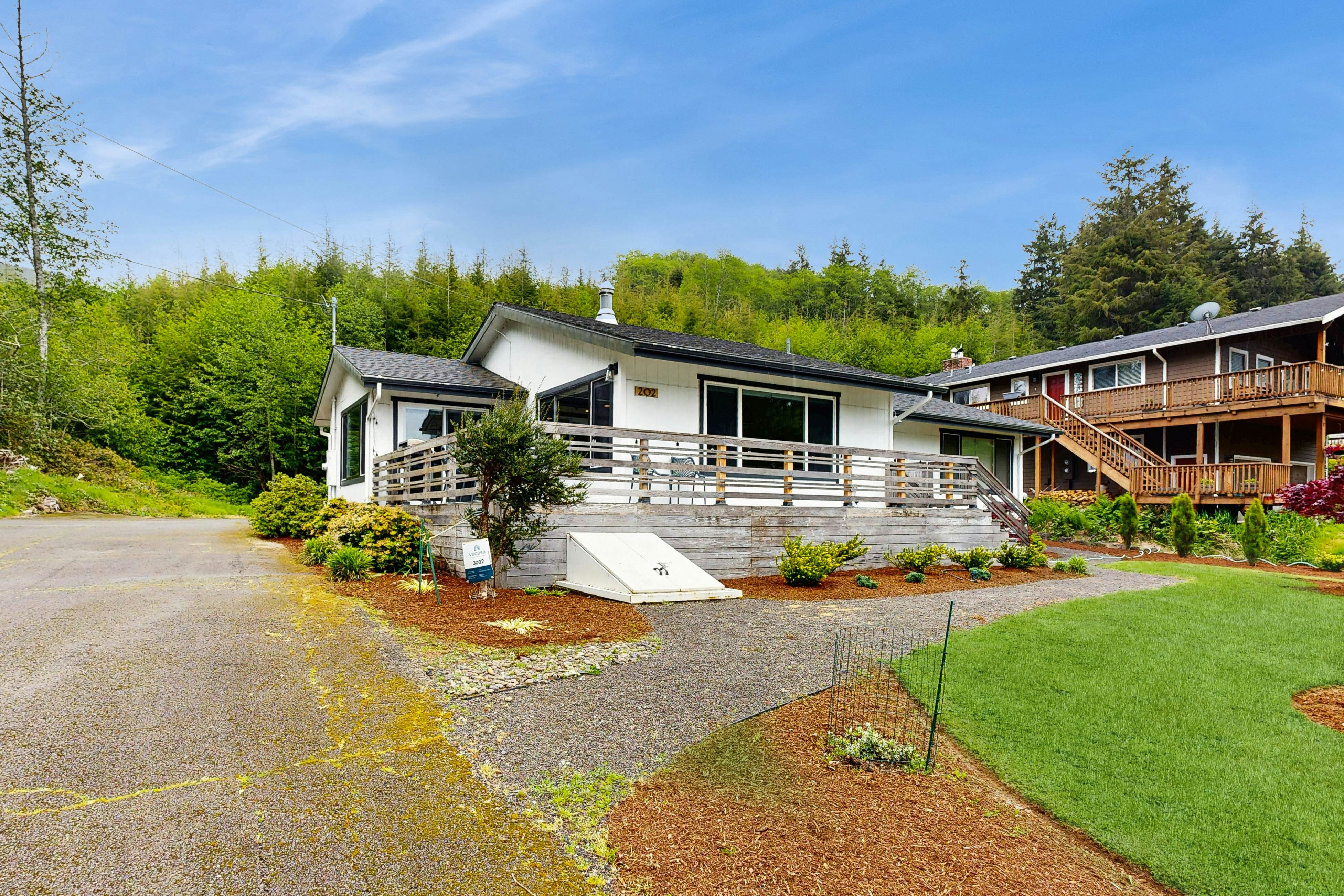 Dog friendly two story home with furnished deck mountain views and foosball table