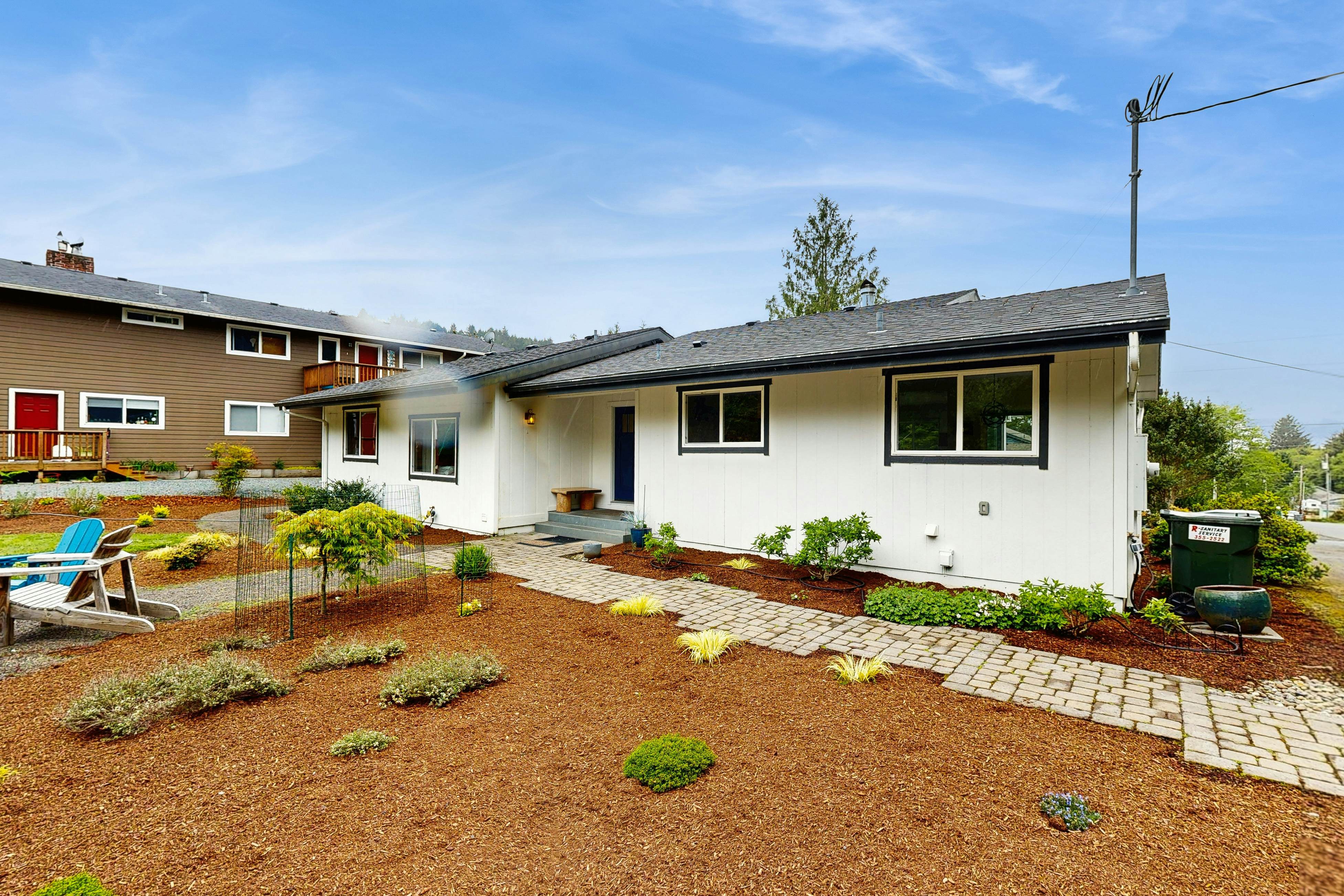 Dog friendly two story home with furnished deck mountain views and foosball table