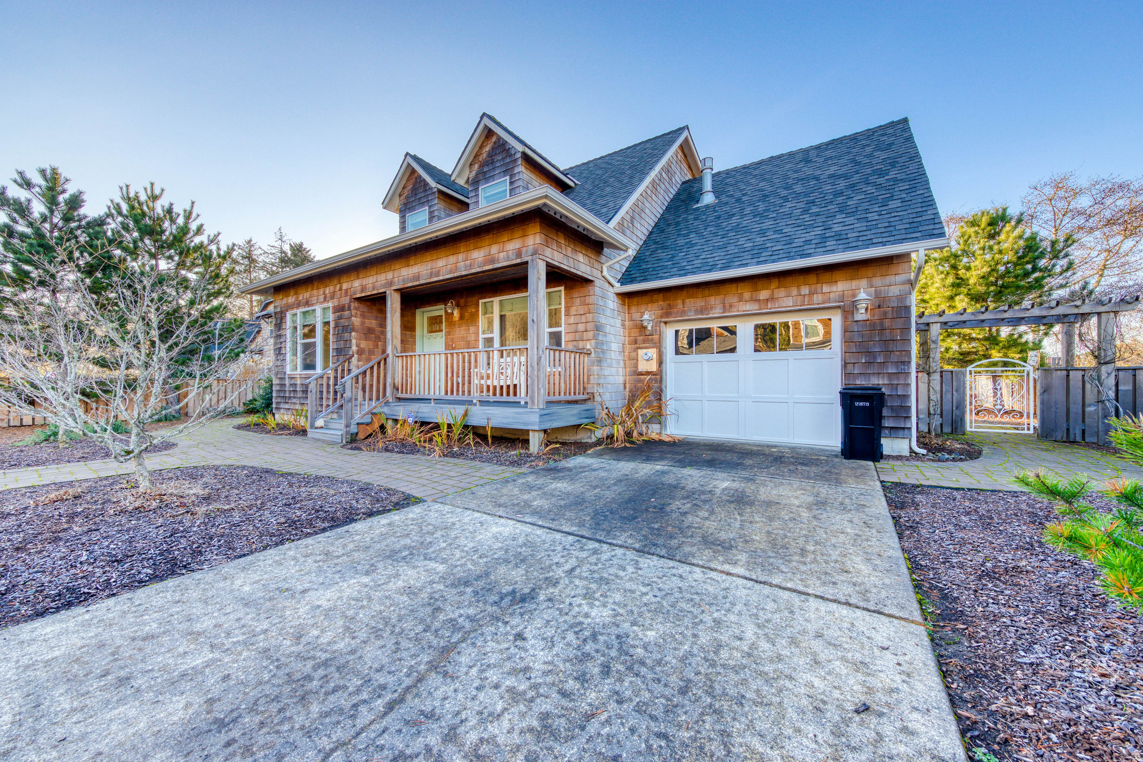 Home near the beach w/ fire pit, gas fireplace & ping pong