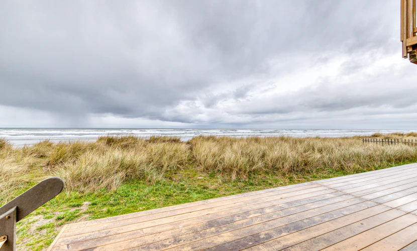 Oceanfront house with amazing views and short walk to downtown dogs welcome