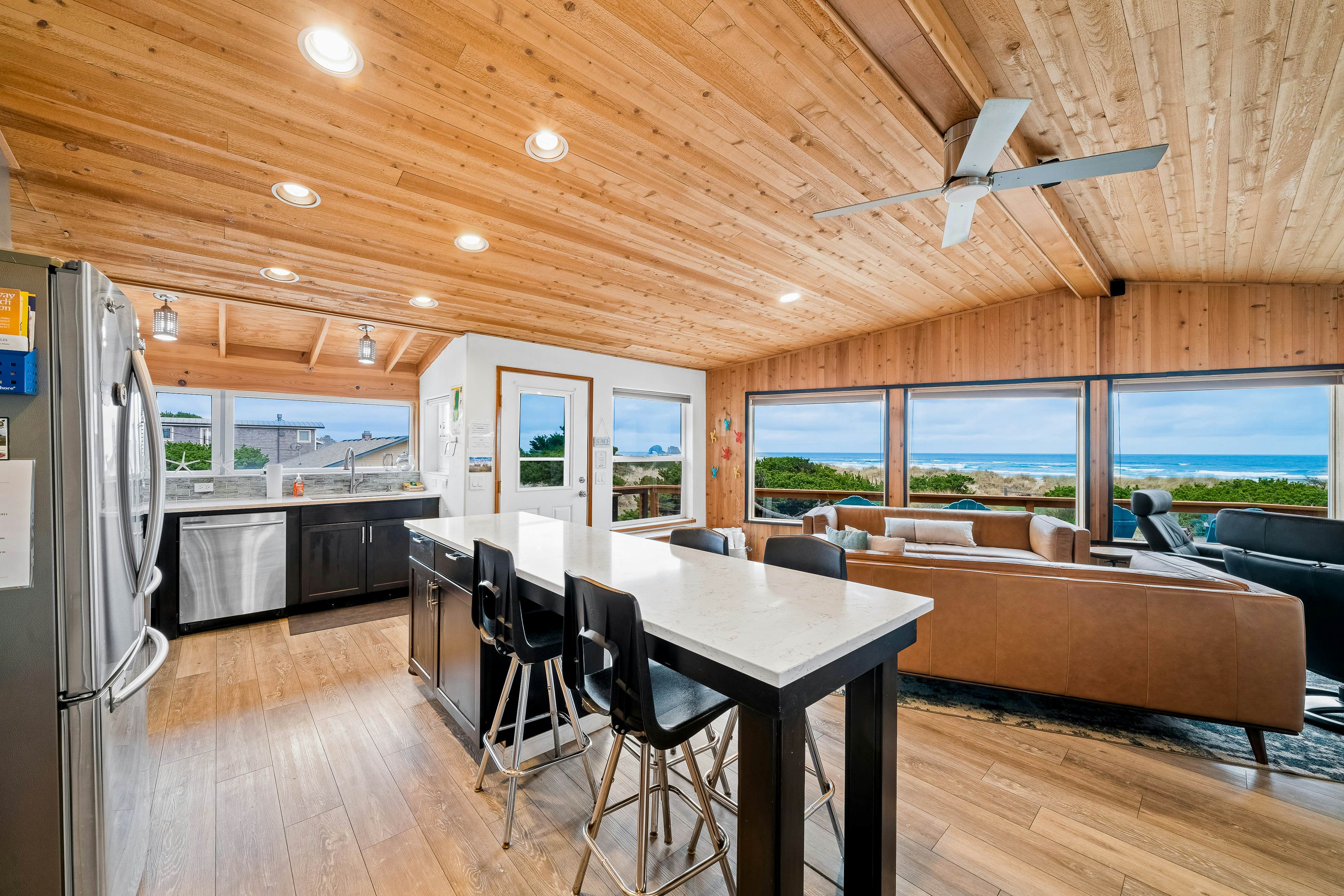 Oceanfront house with private beach access & amazing ocean views - dog-friendly