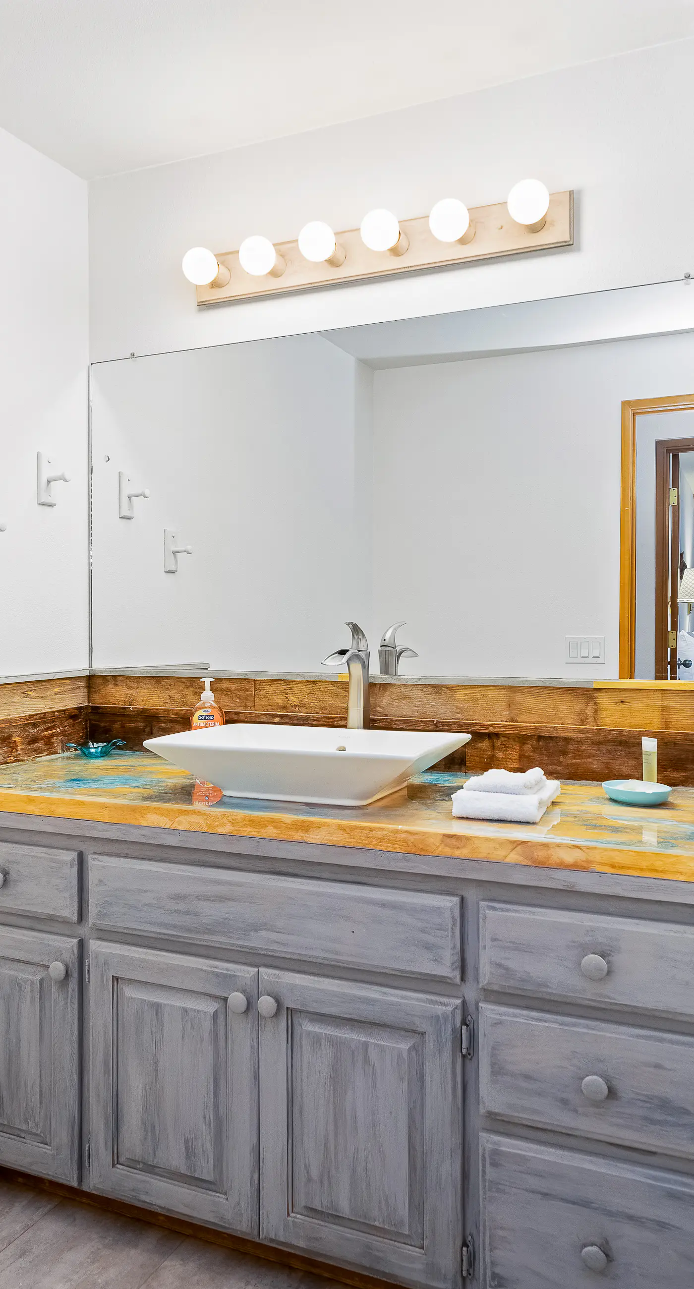 Oceanfront house with private beach access and amazing ocean views dog friendly