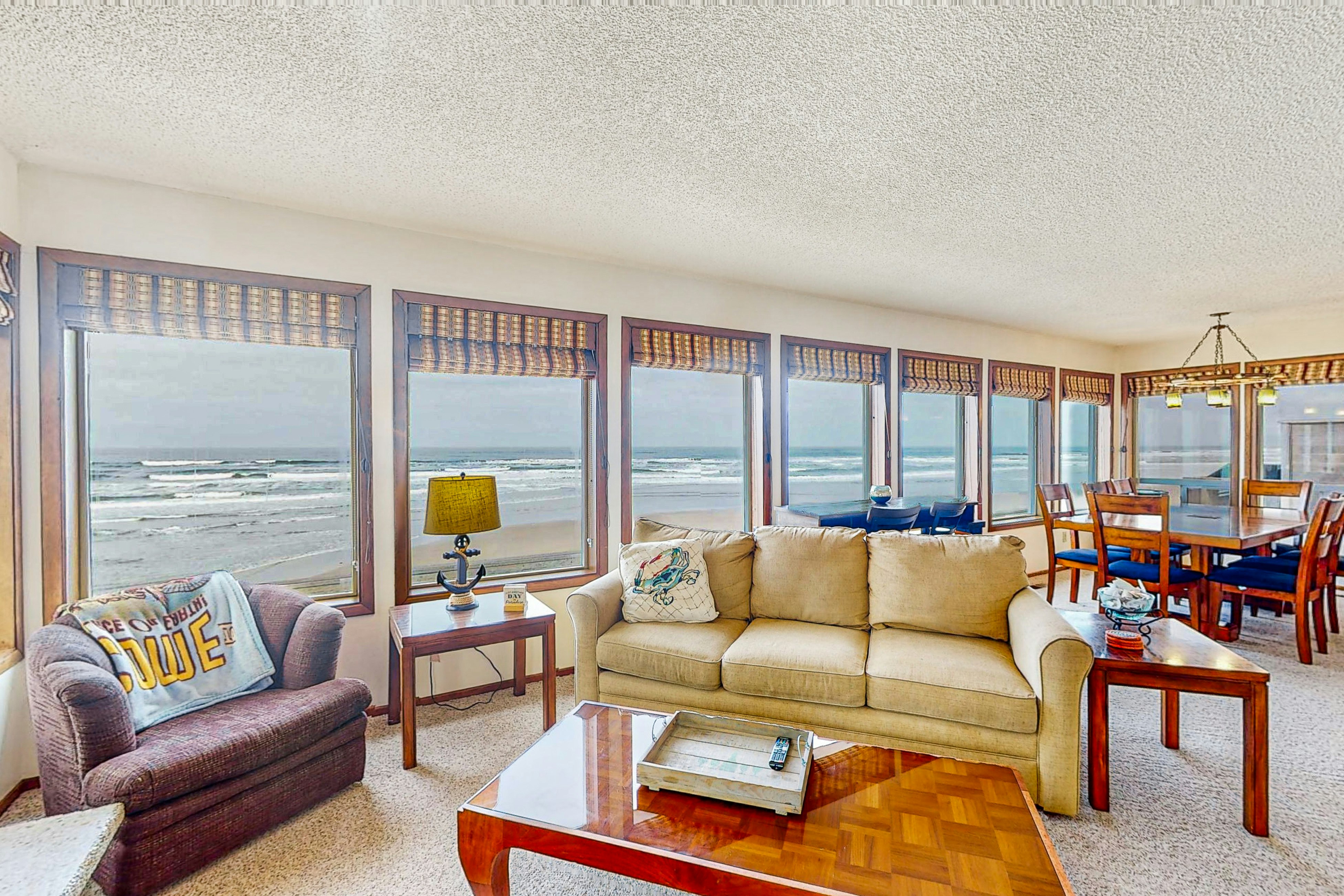 Beachfront home with private deck with views - dogs welcome