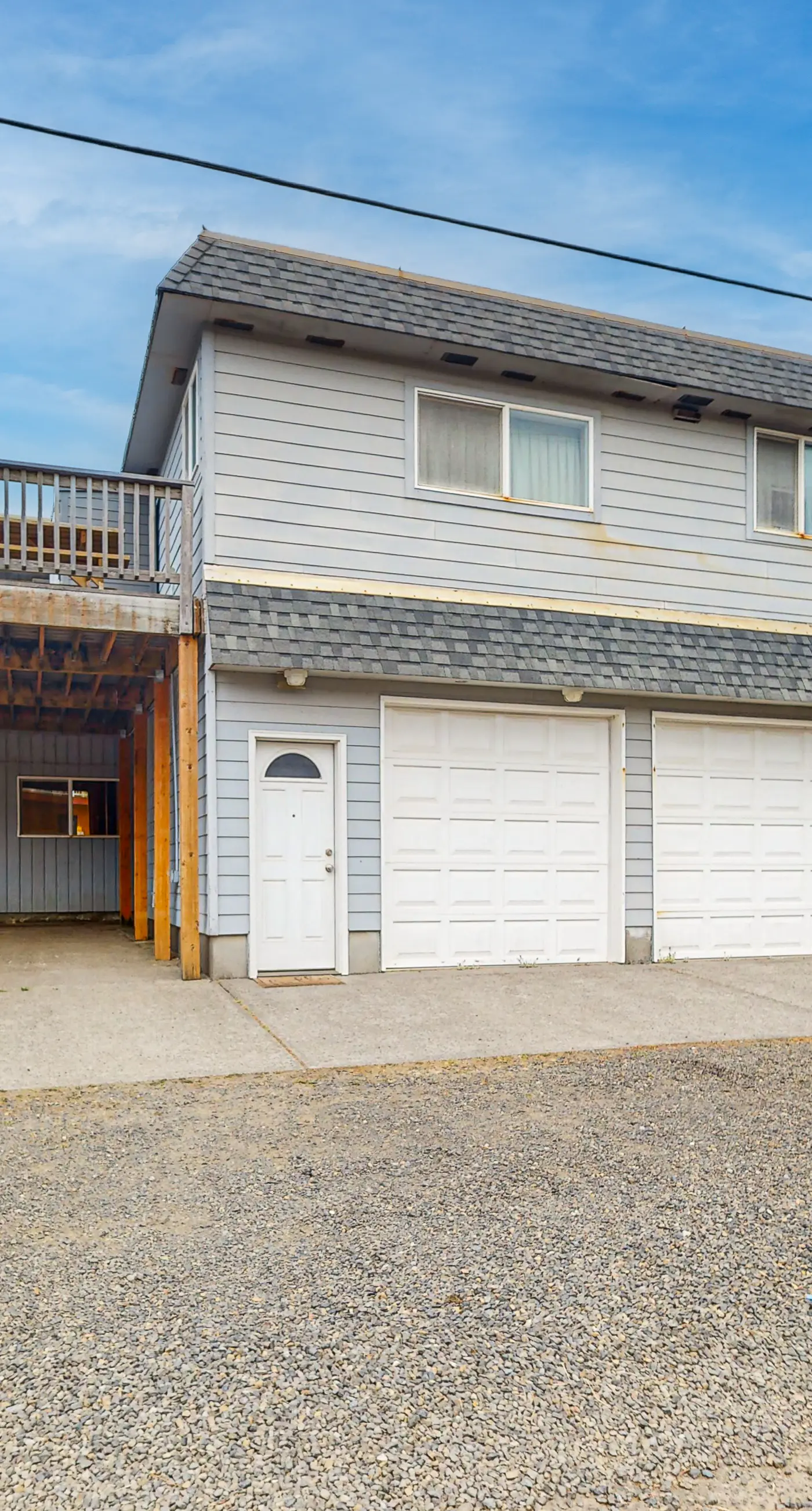 Prime Direct Beachfront Retreat with private deck with views | Dogs Welcome