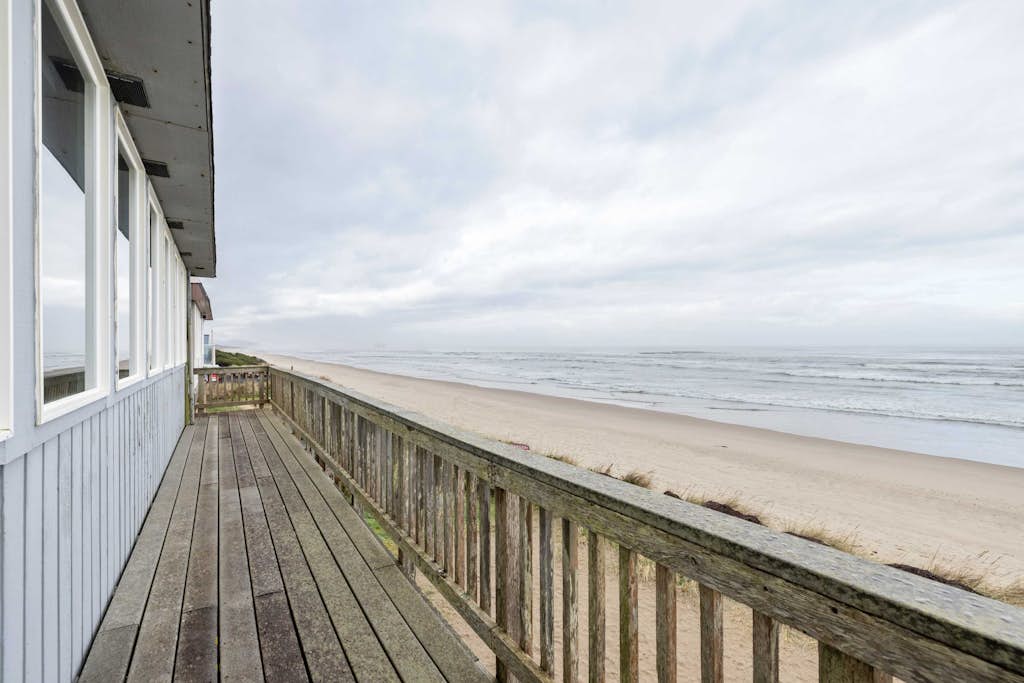 Prime Direct Beachfront Retreat with private deck with views | Dogs Welcome