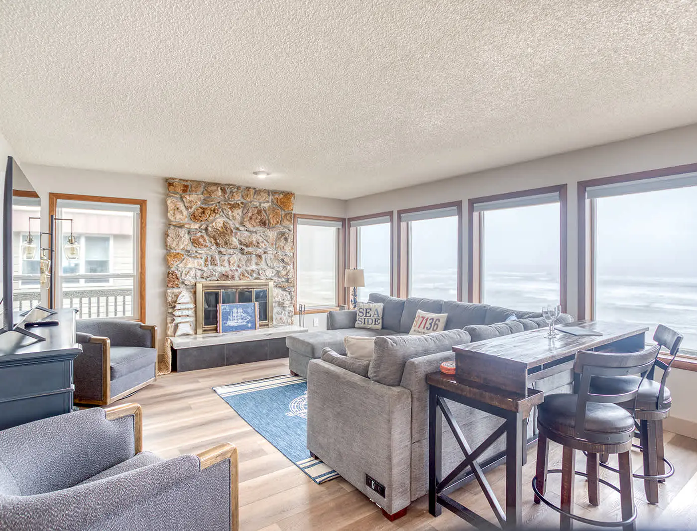 Prime Direct Beachfront Retreat with private deck with views | Dogs Welcome