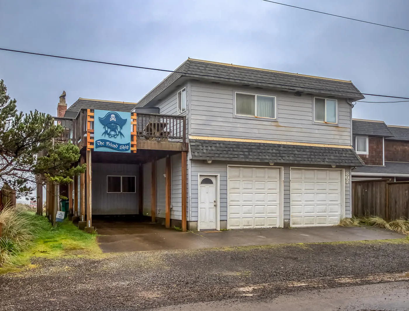 Prime Direct Beachfront Retreat with private deck with views | Dogs Welcome