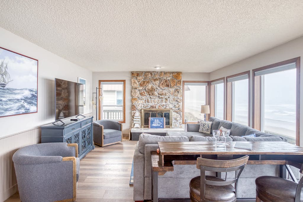 Prime Direct Beachfront Retreat with private deck with views | Dogs Welcome