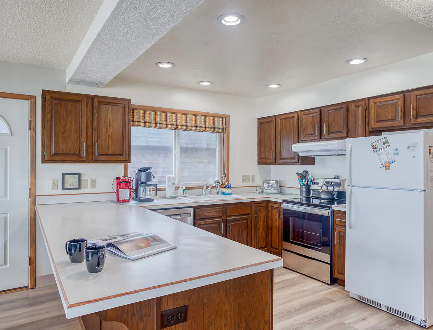Prime Direct Beachfront Retreat with private deck with views | Dogs Welcome