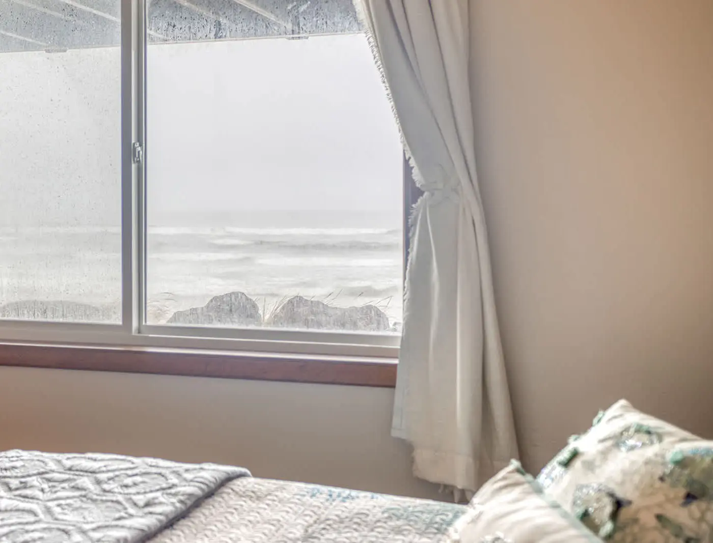 Prime Direct Beachfront Retreat with private deck with views | Dogs Welcome