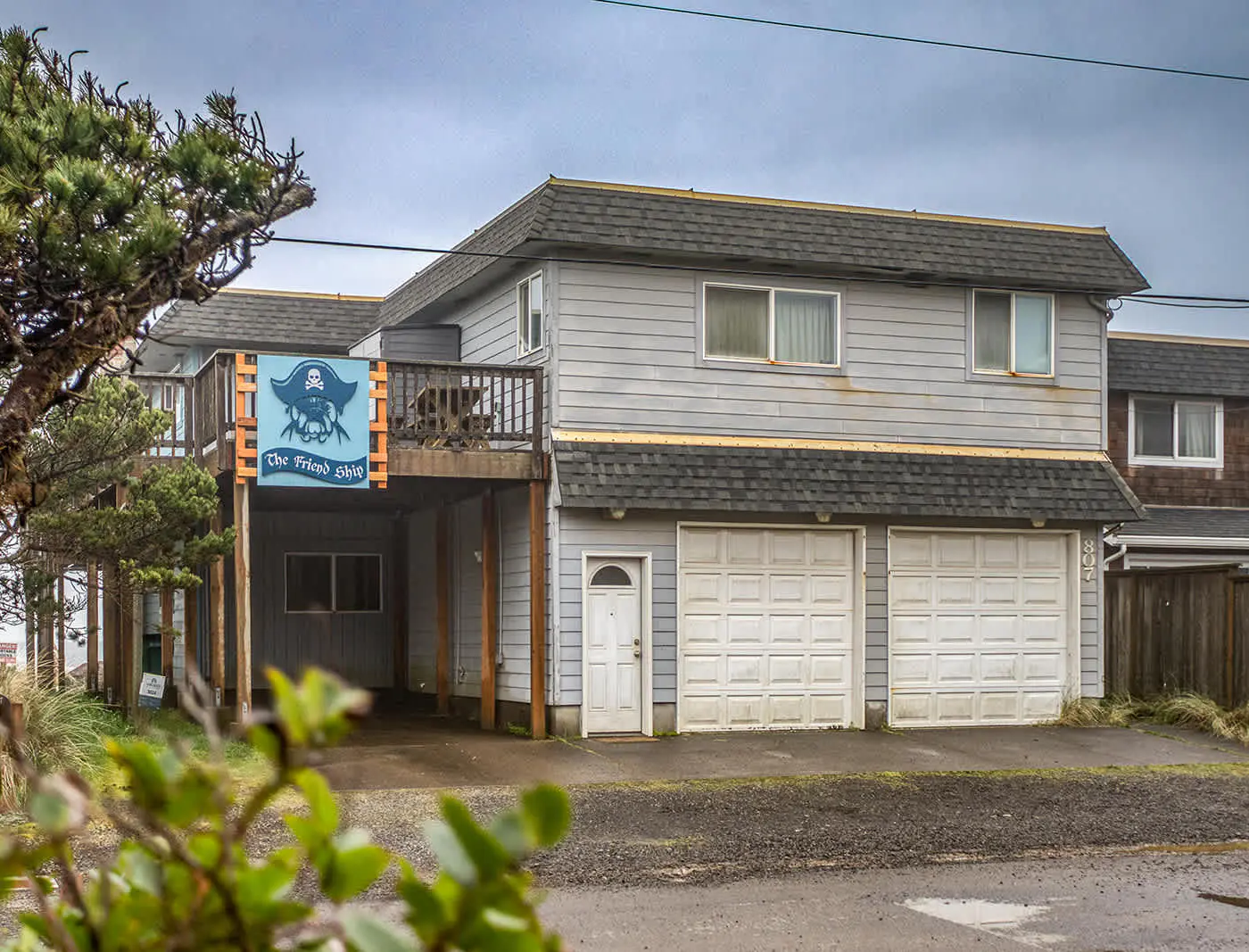 Prime Direct Beachfront Retreat with private deck with views | Dogs Welcome