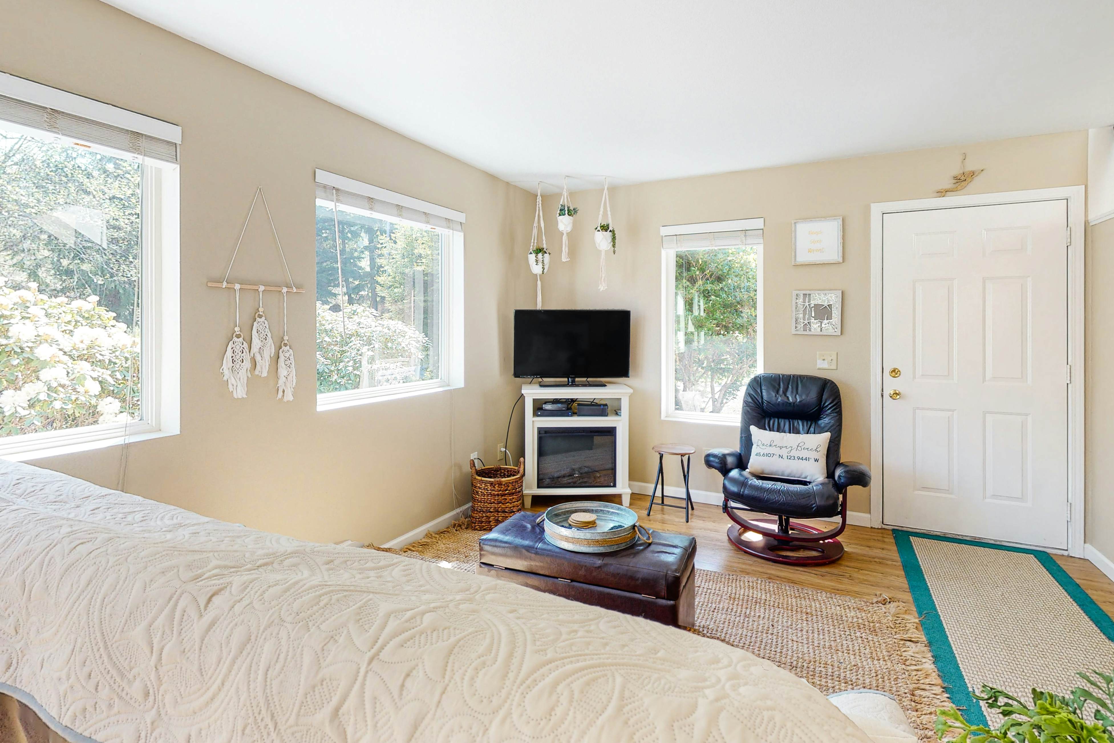 Dog Friendly Cottage Near Downtown with Firepit Private Hot Tub WiFi and Laundry