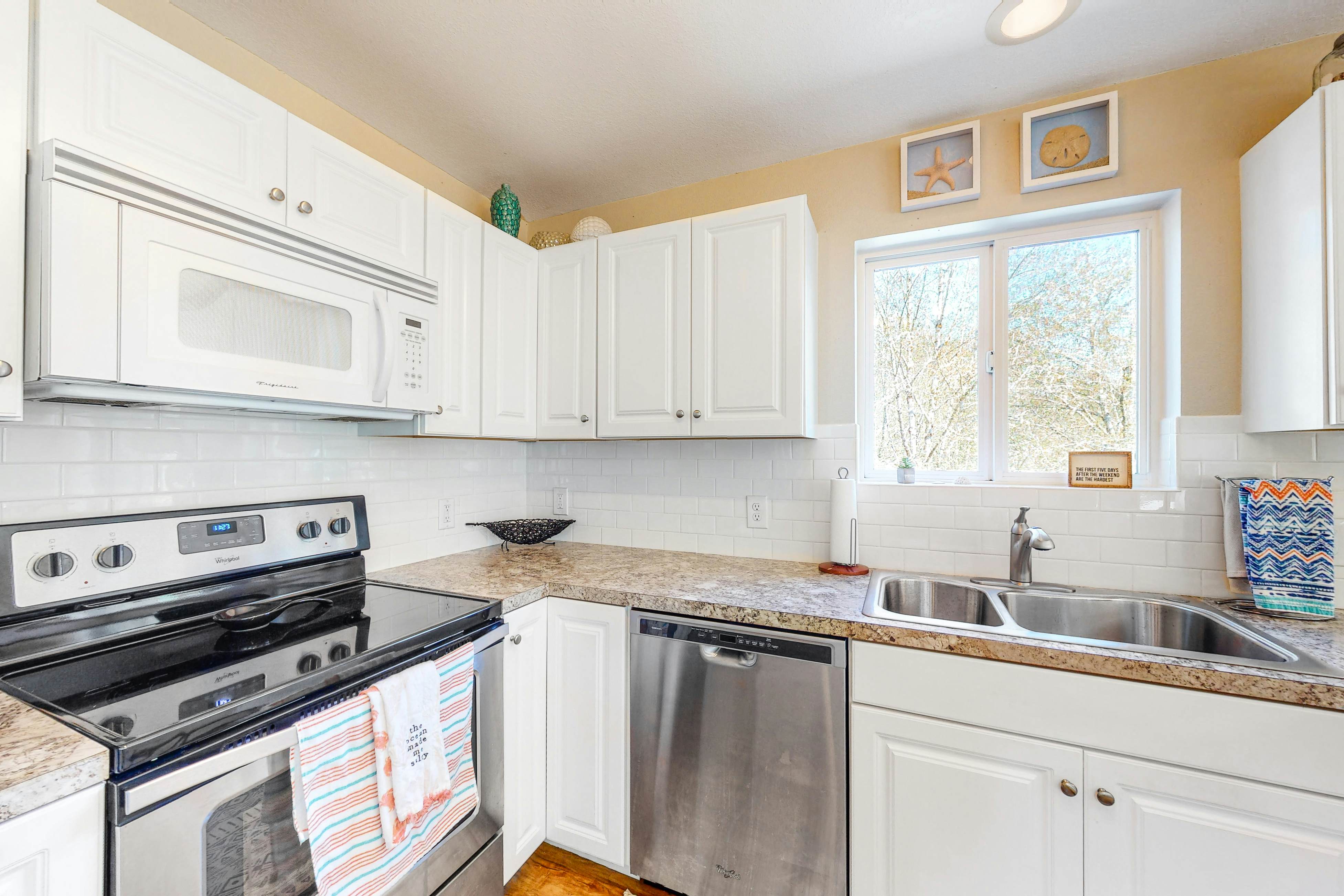 Dog Friendly Cottage Near Downtown with Firepit Private Hot Tub WiFi and Laundry