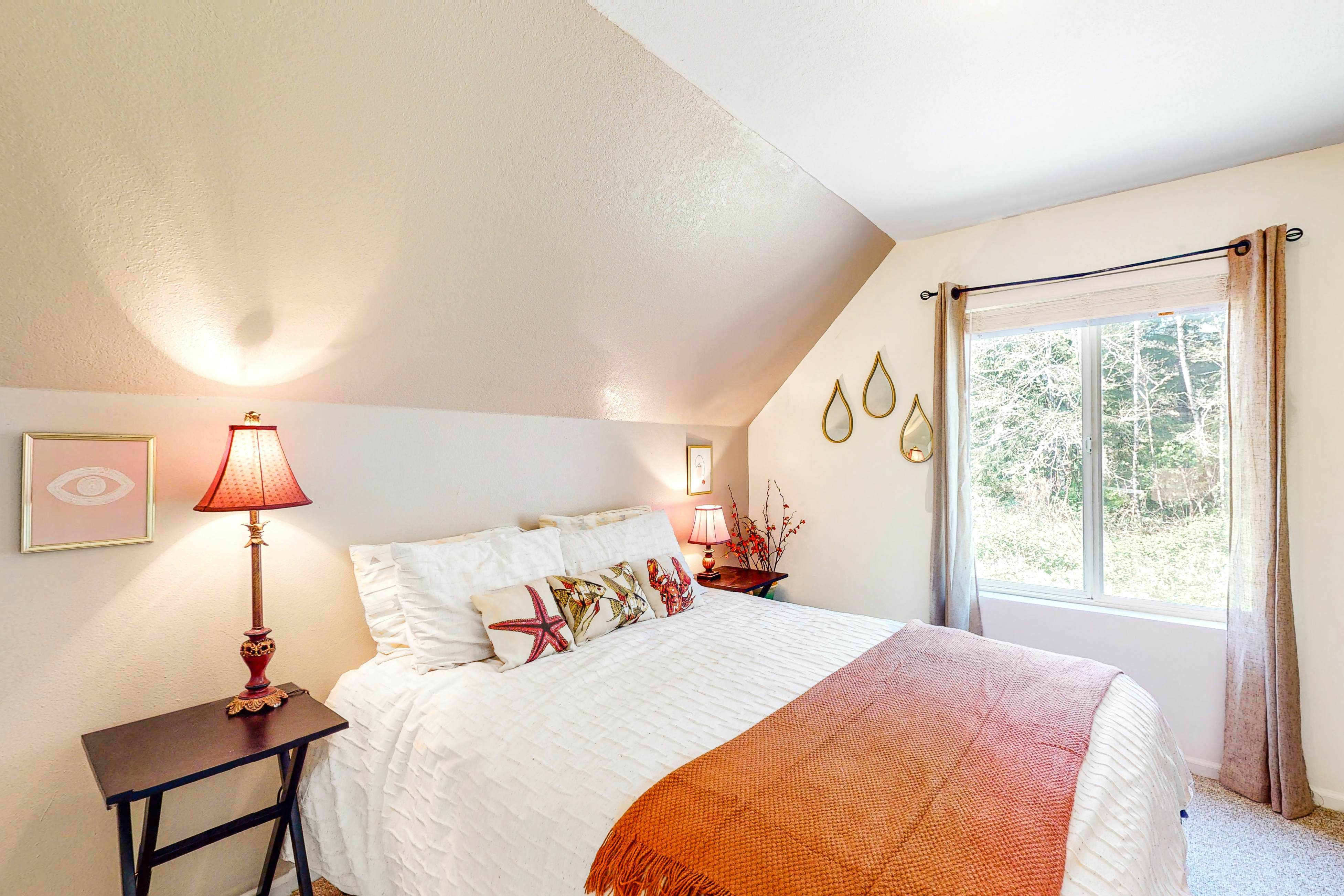 Dog Friendly Cottage Near Downtown with Firepit Private Hot Tub WiFi and Laundry