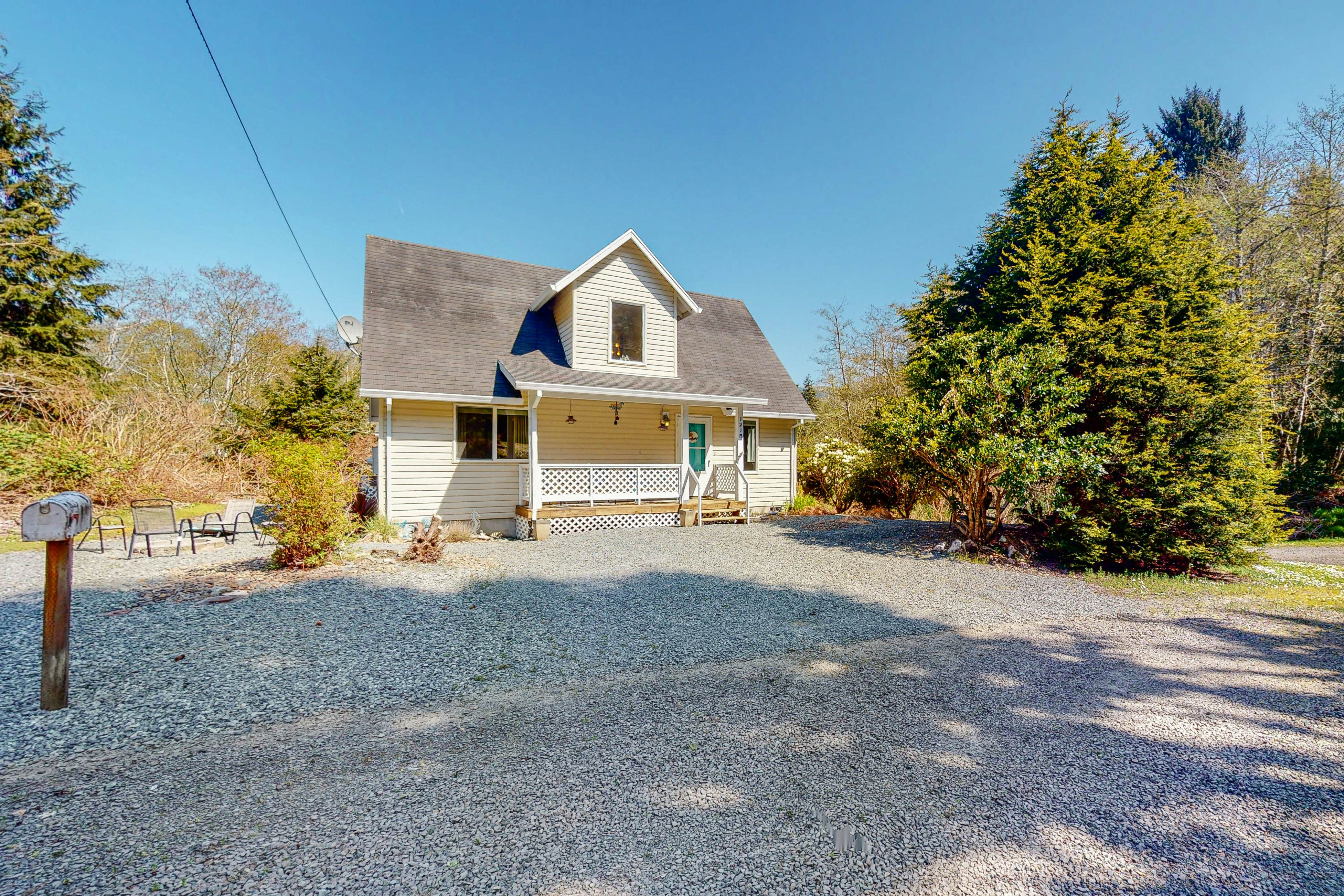 Dog Friendly Cottage Near Downtown with Firepit Private Hot Tub WiFi and Laundry