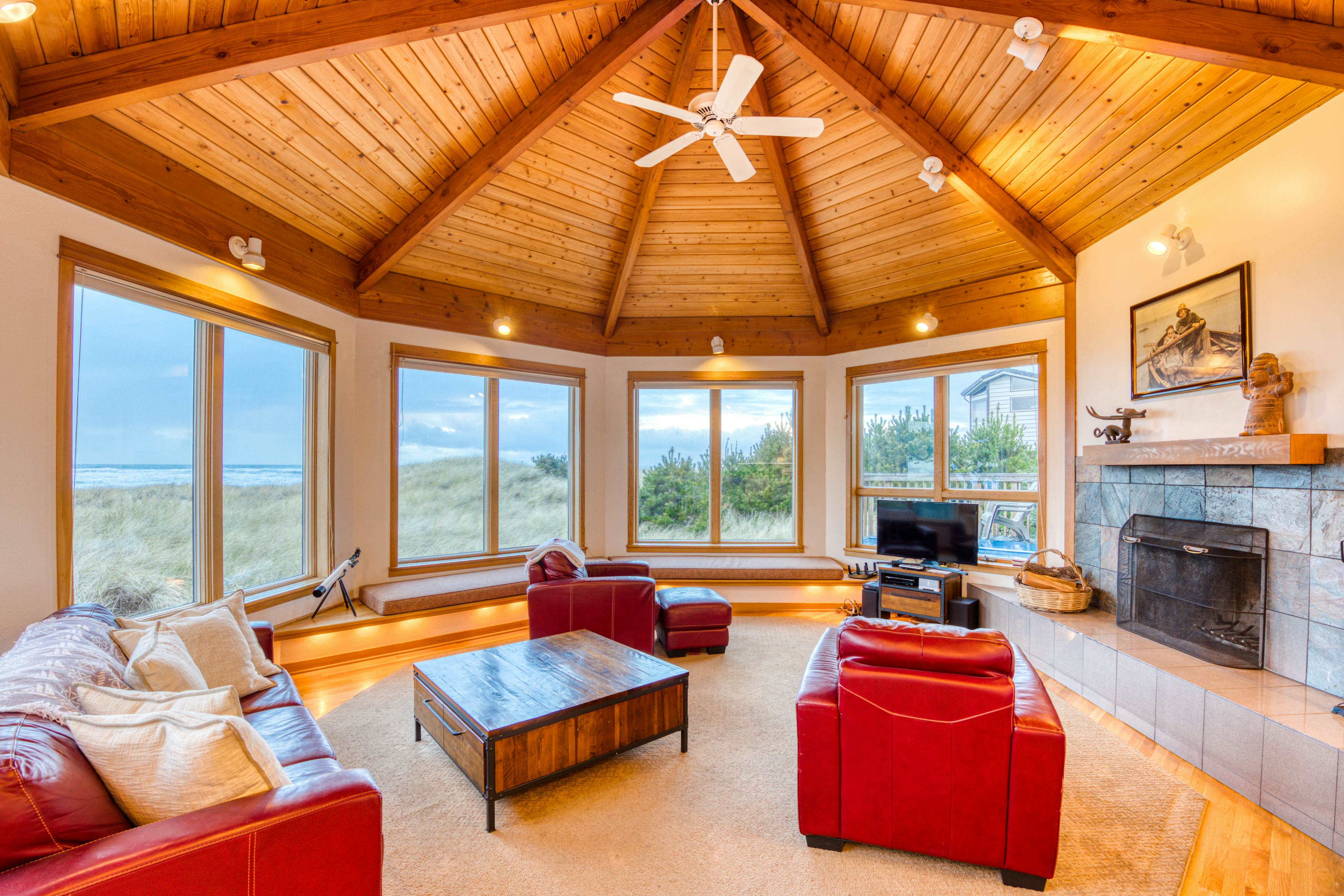 Dog-friendly oceanfront house with wood-burning fireplace, deck & beach access