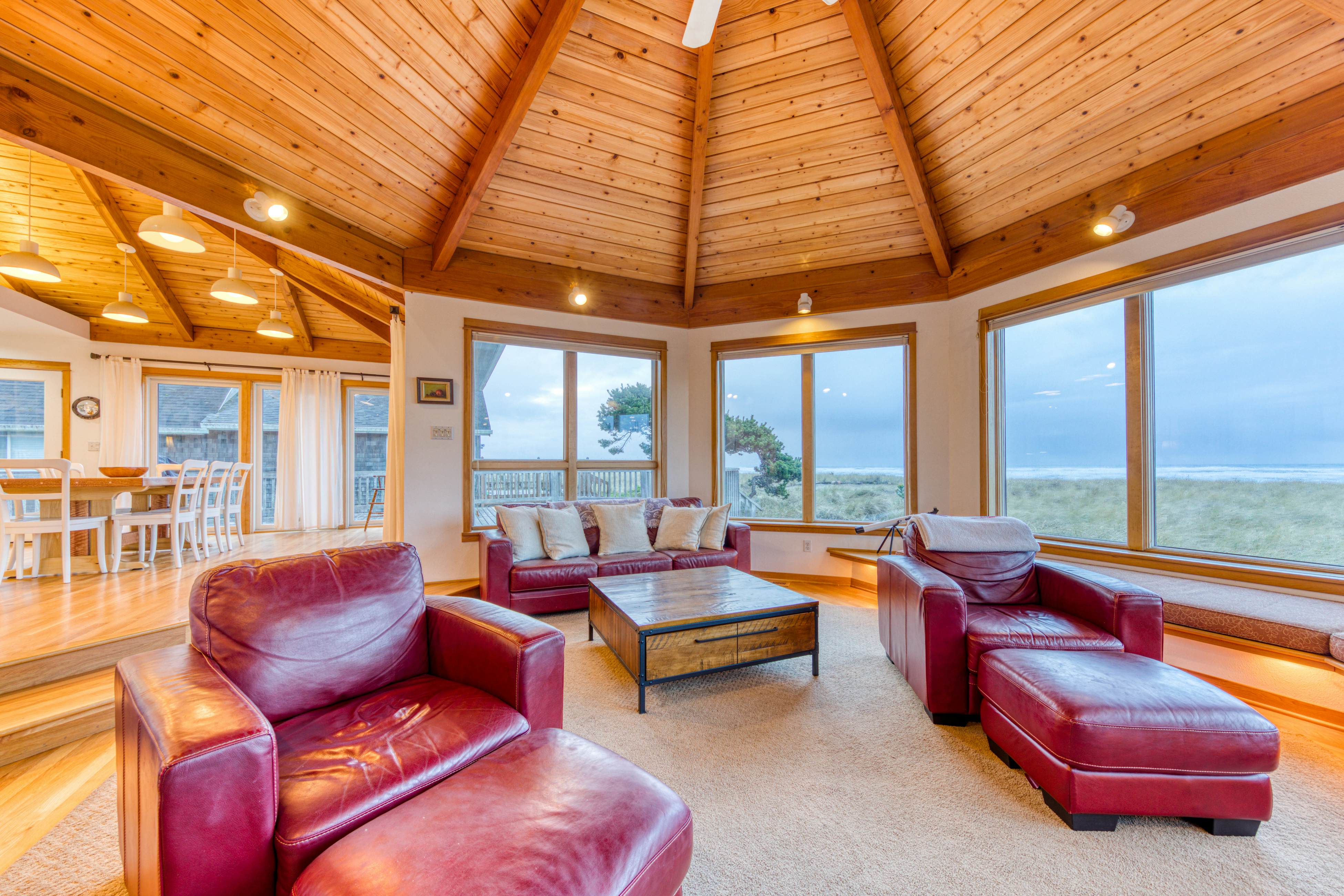 Dog-friendly oceanfront house with wood-burning fireplace, deck & beach access