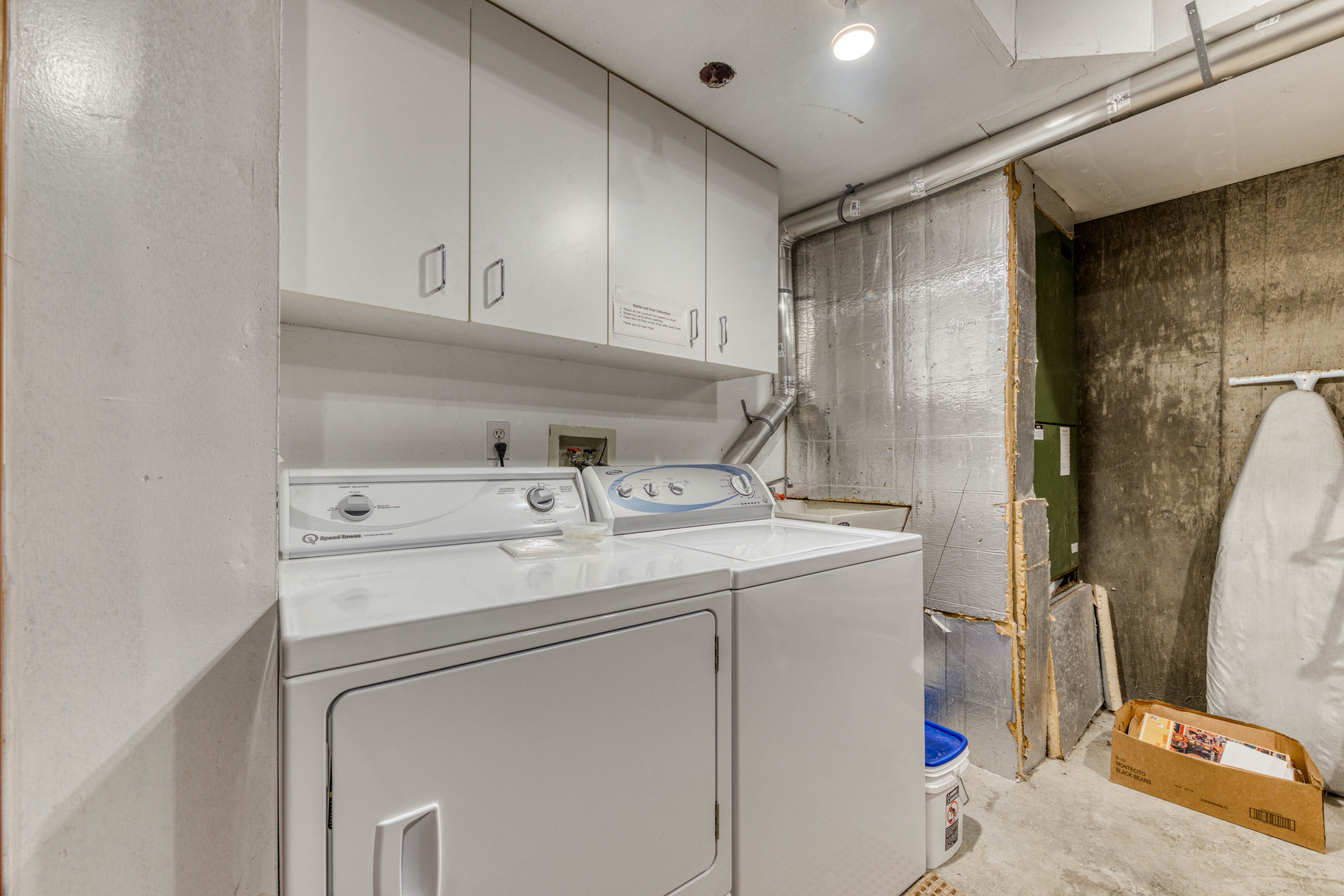 Dog-friendly oceanfront house with wood-burning fireplace, deck & beach access