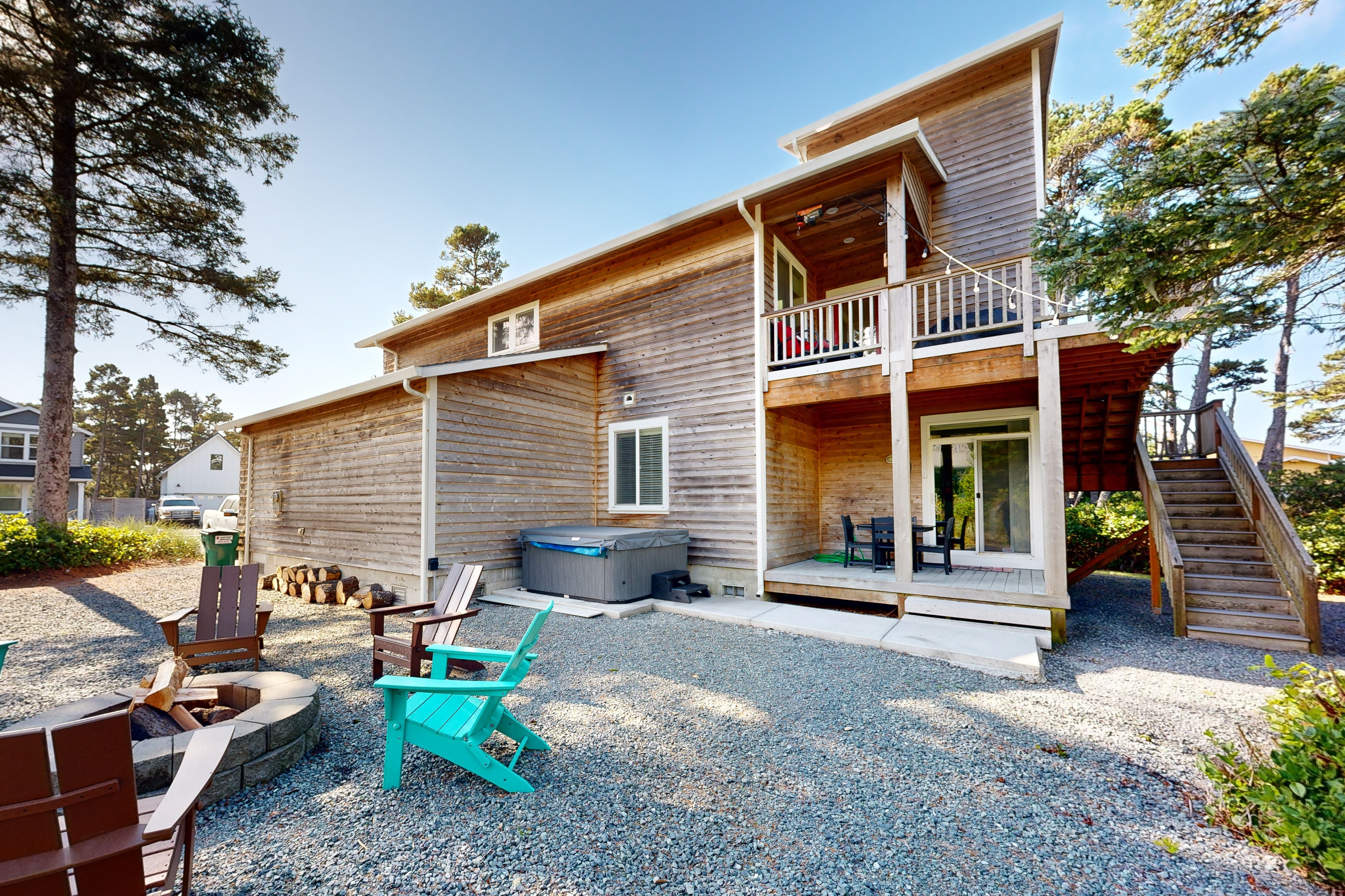 Beachside home with firepit media room walk 2 minutes to beach access