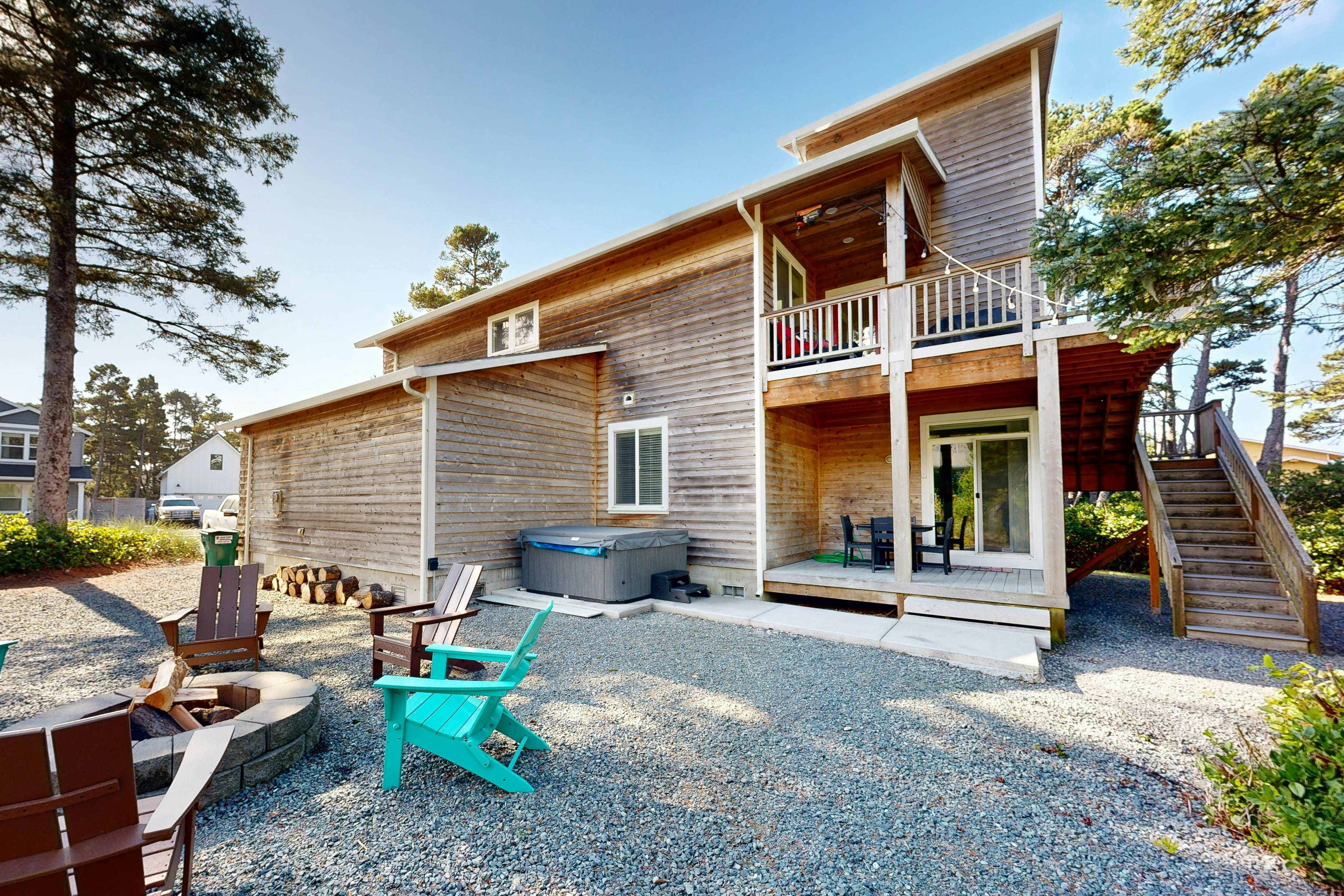 Beachside home with firepit media room walk 2 minutes to beach access