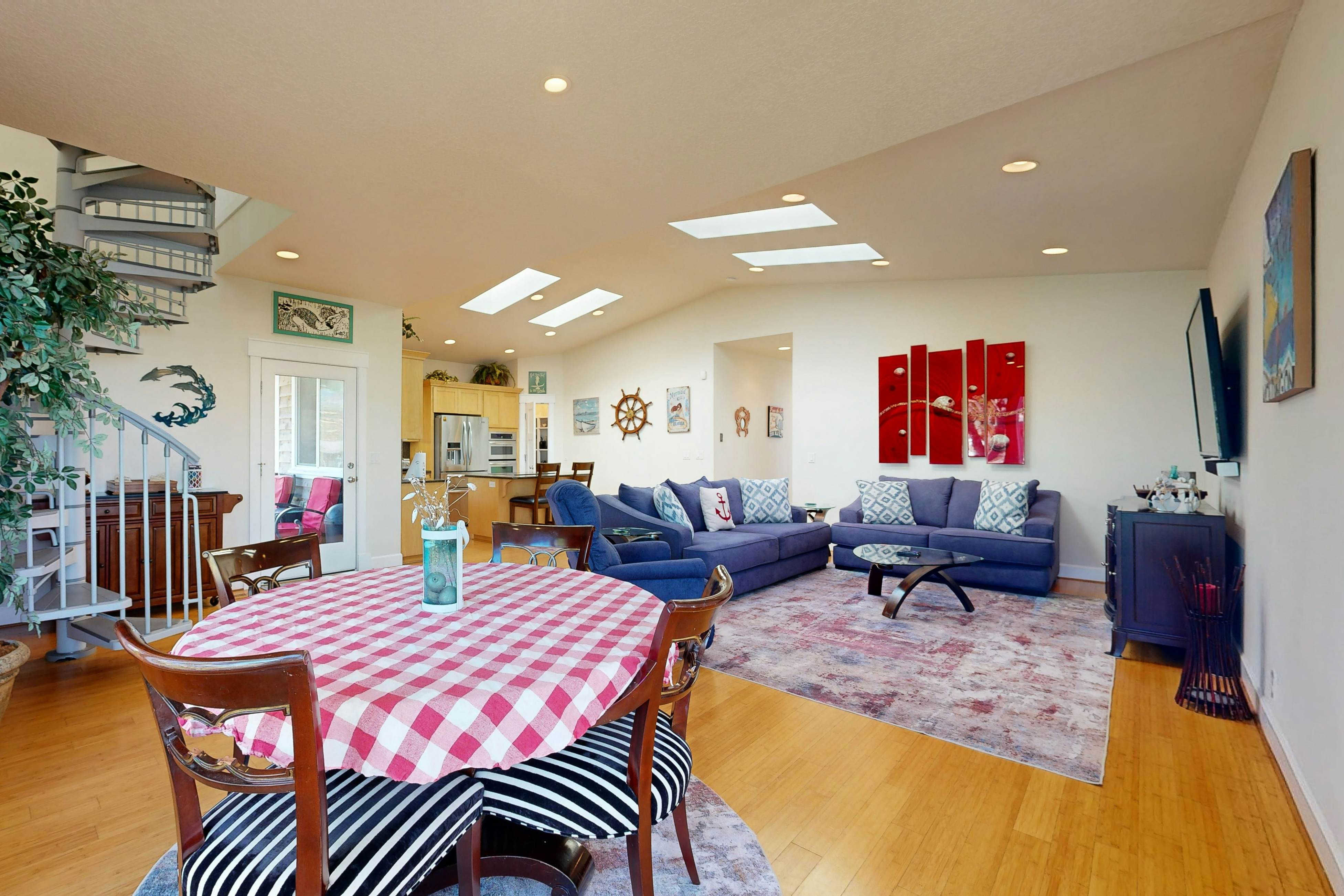 Beachside home with firepit media room walk 2 minutes to beach access