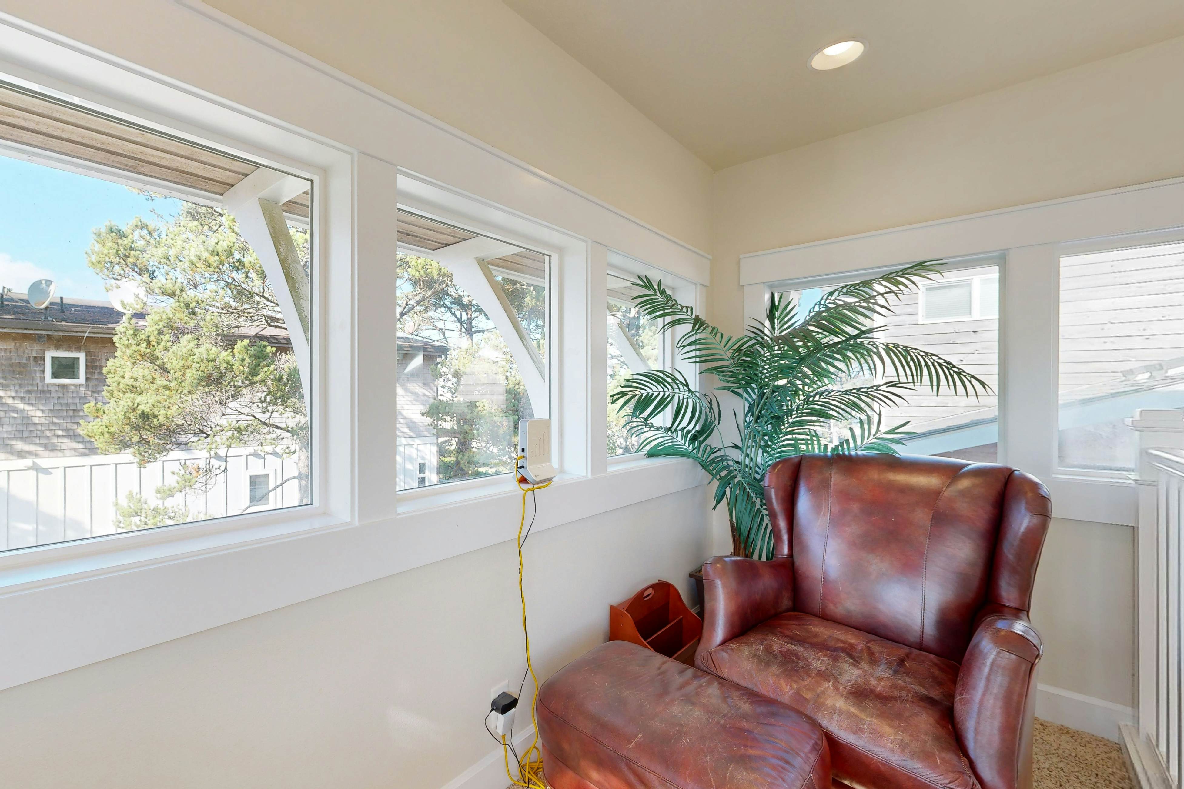 Beachside home with firepit media room walk 2 minutes to beach access