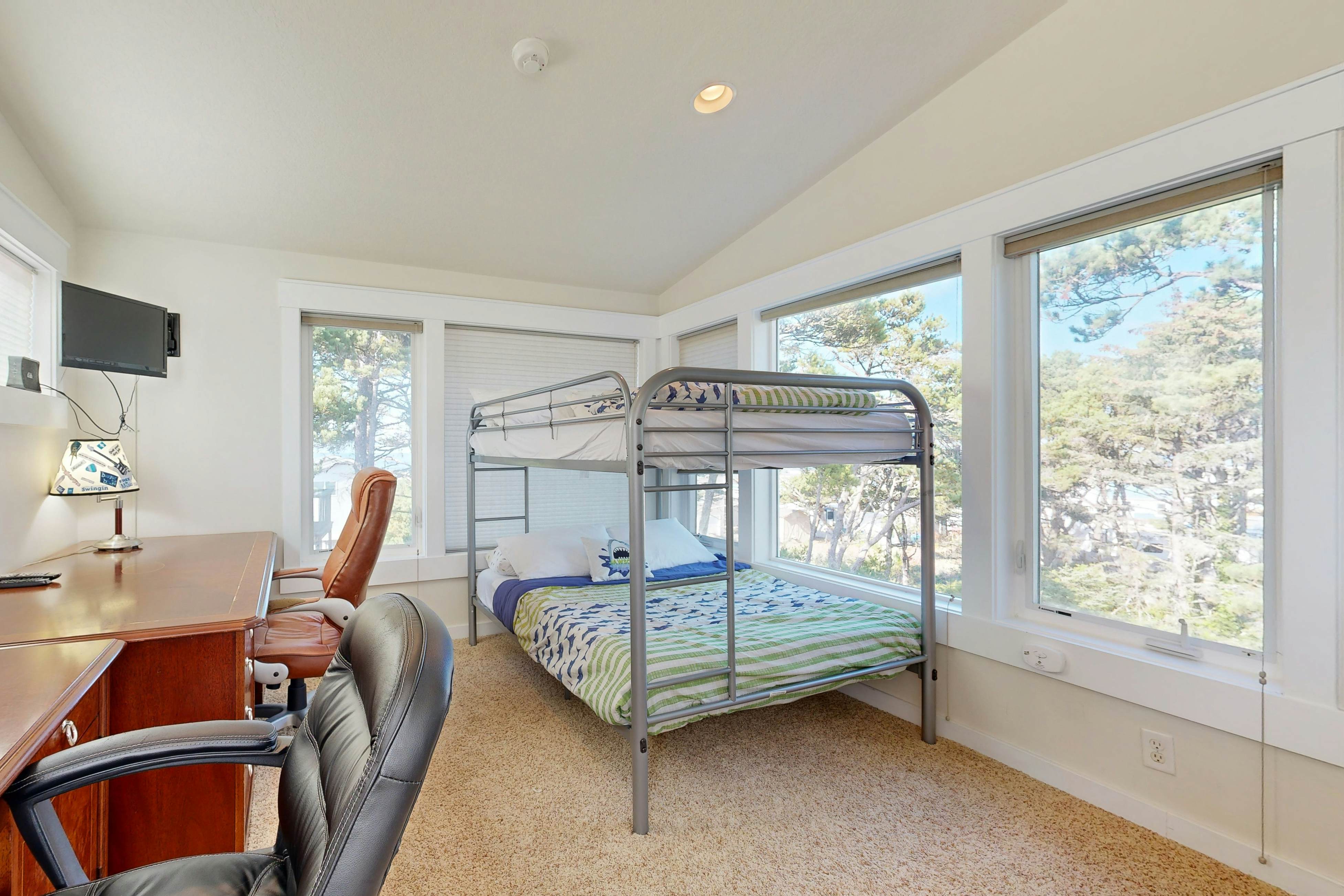 Beachside home with firepit media room walk 2 minutes to beach access