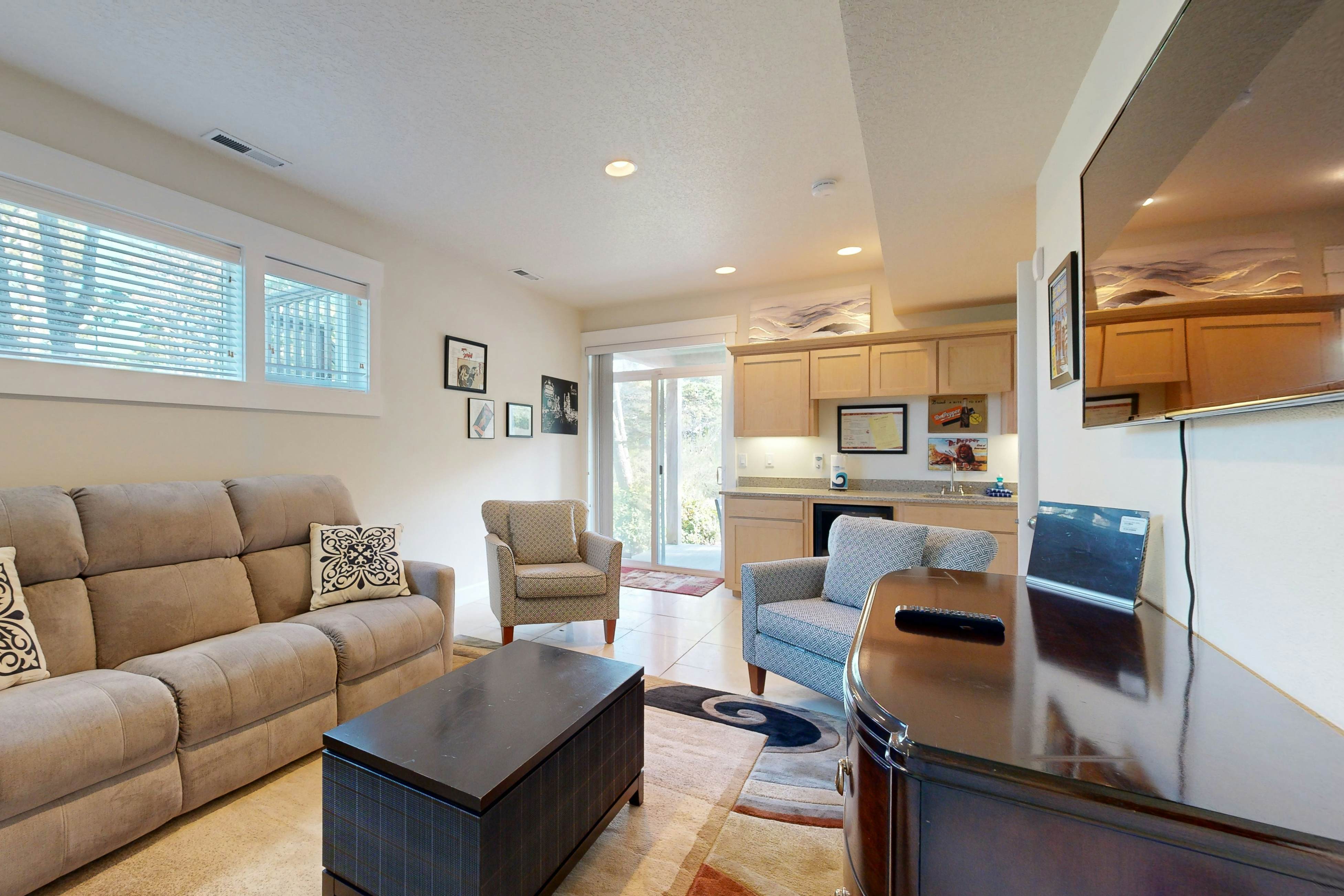 Beachside home with firepit media room walk 2 minutes to beach access