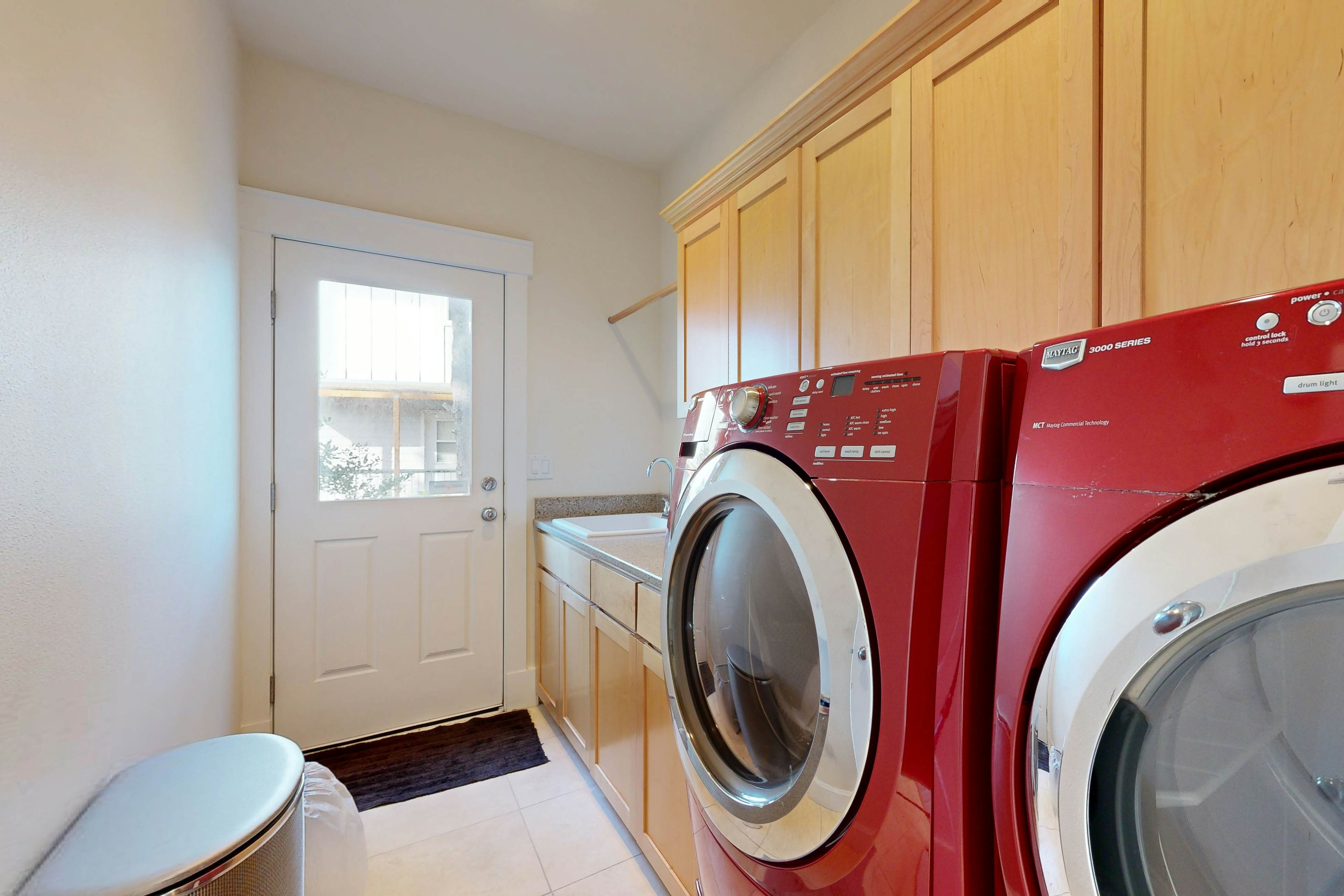 Beachside home with firepit media room walk 2 minutes to beach access