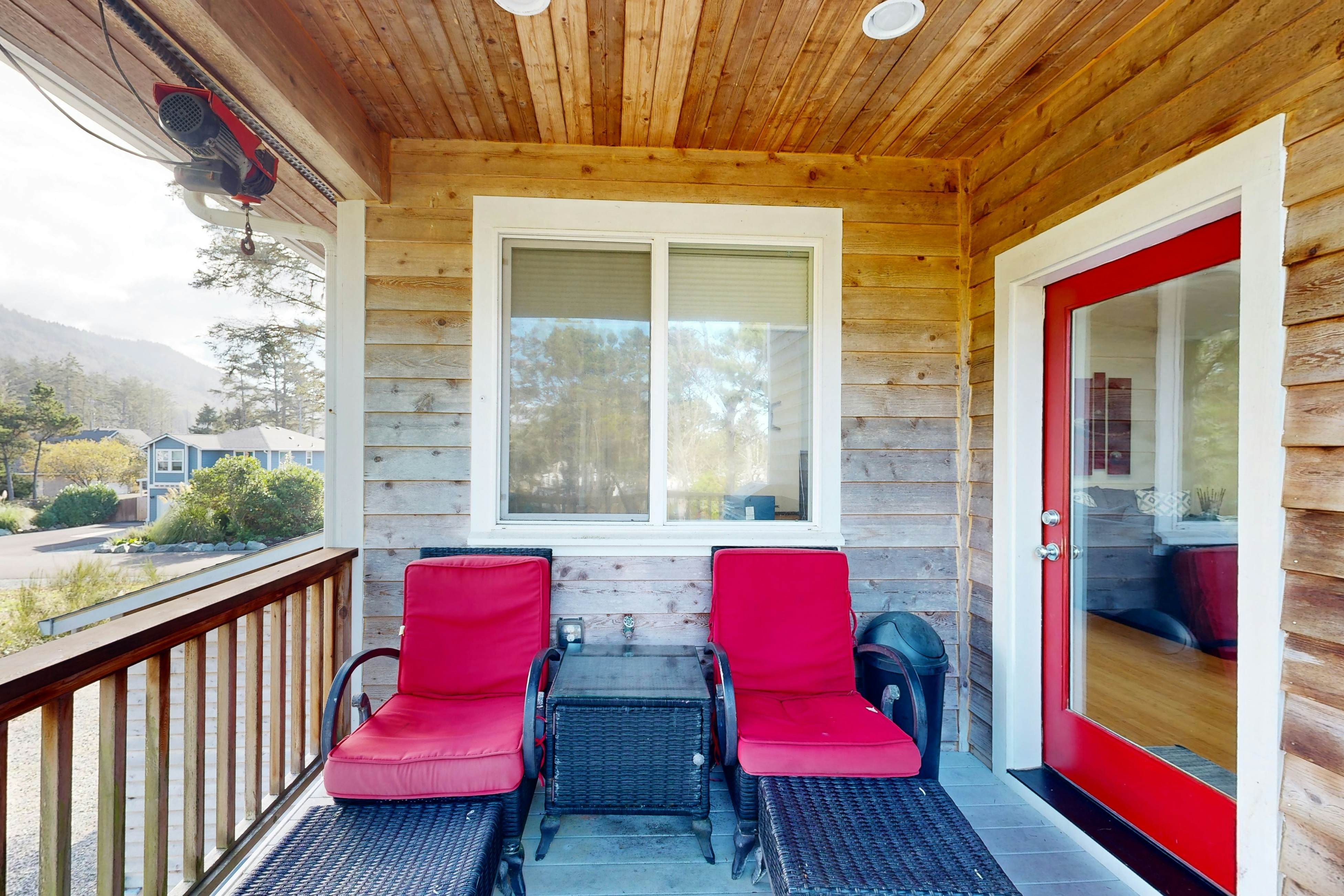 Beachside home with firepit media room walk 2 minutes to beach access