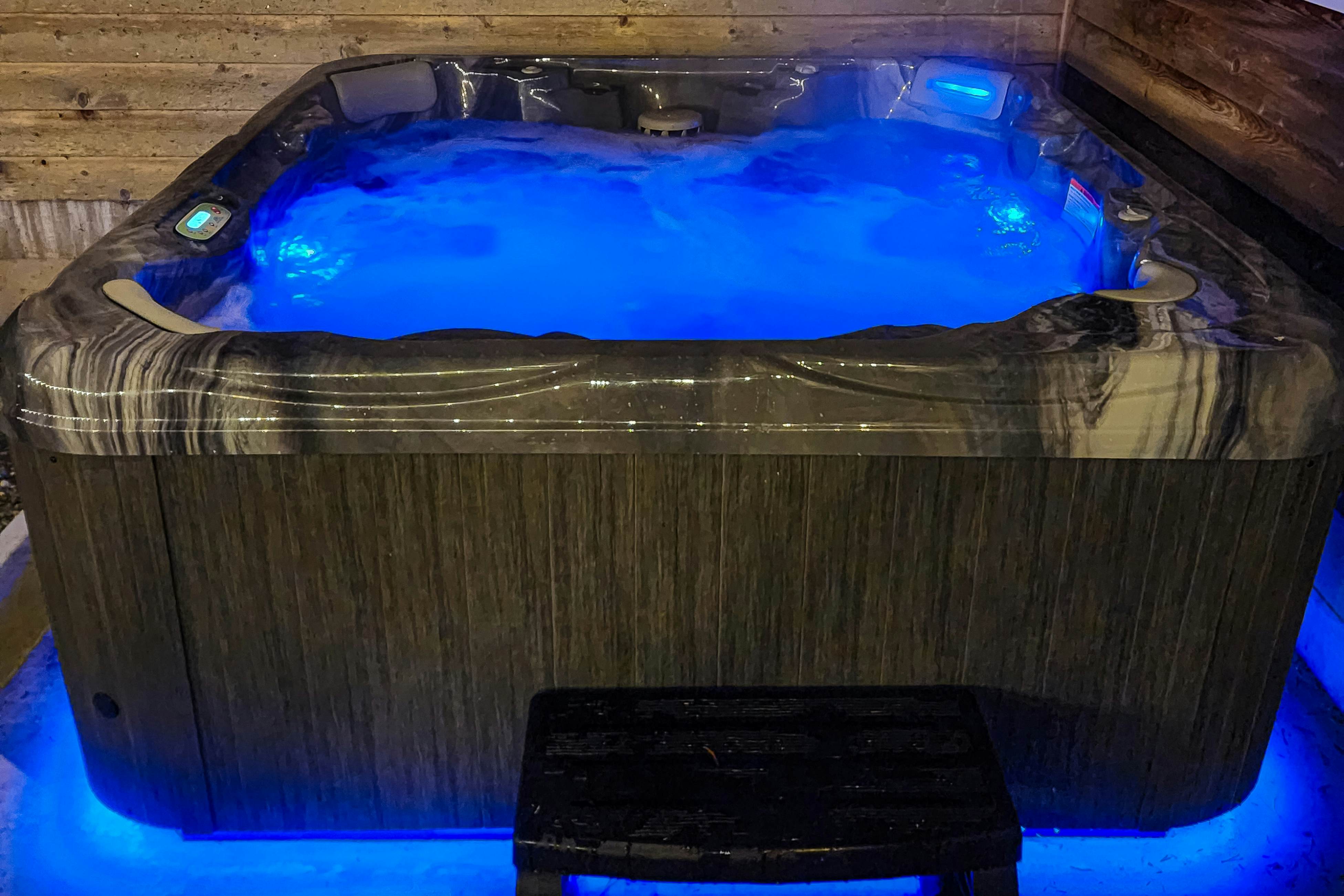 Beachside home with firepit media room walk 2 minutes to beach access