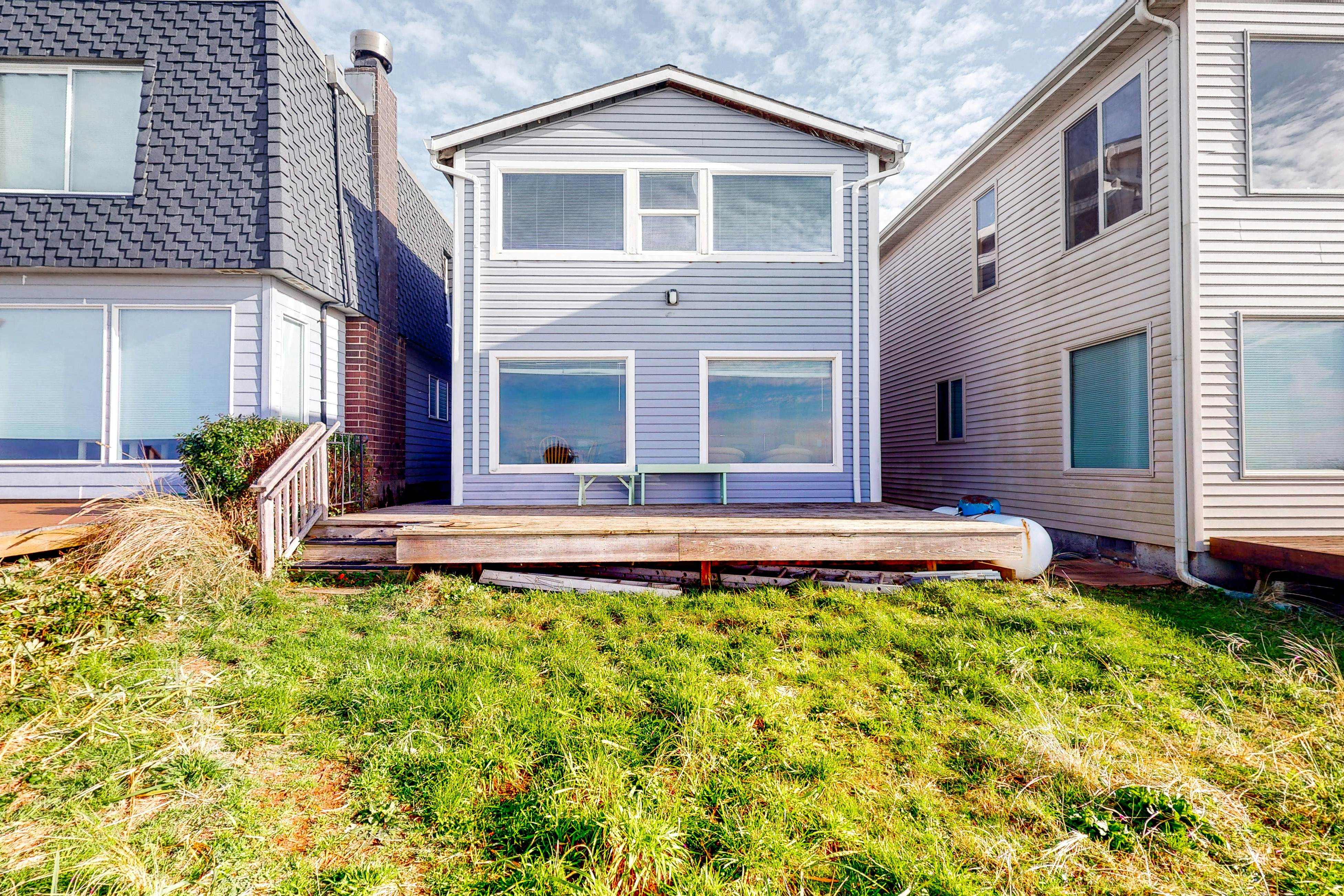 Oceanfront Home with Great Ocean View Deck Fireplace Beach Access 2 Dogs OK