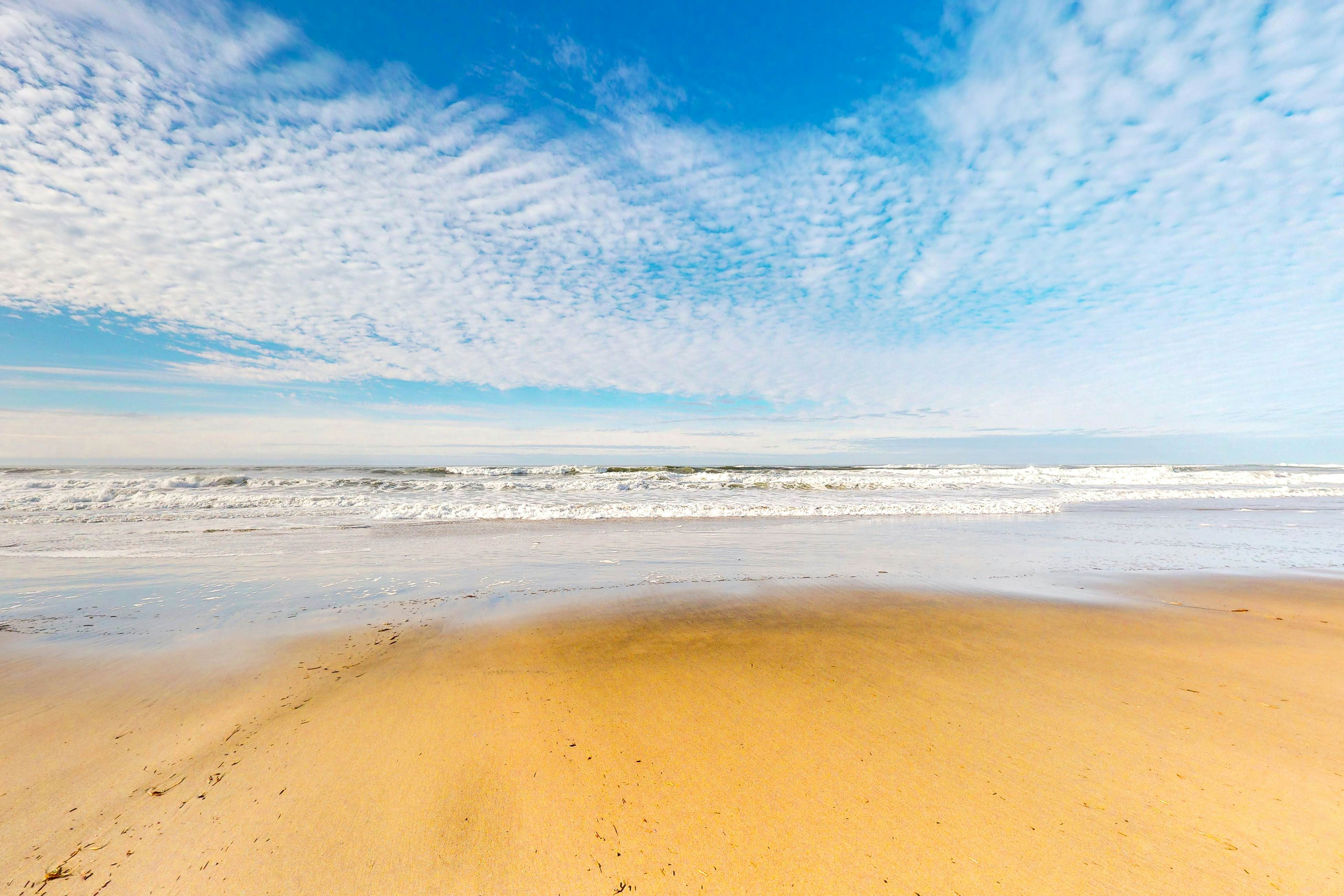 Oceanfront Home with Great Ocean View Deck Fireplace Beach Access 2 Dogs OK