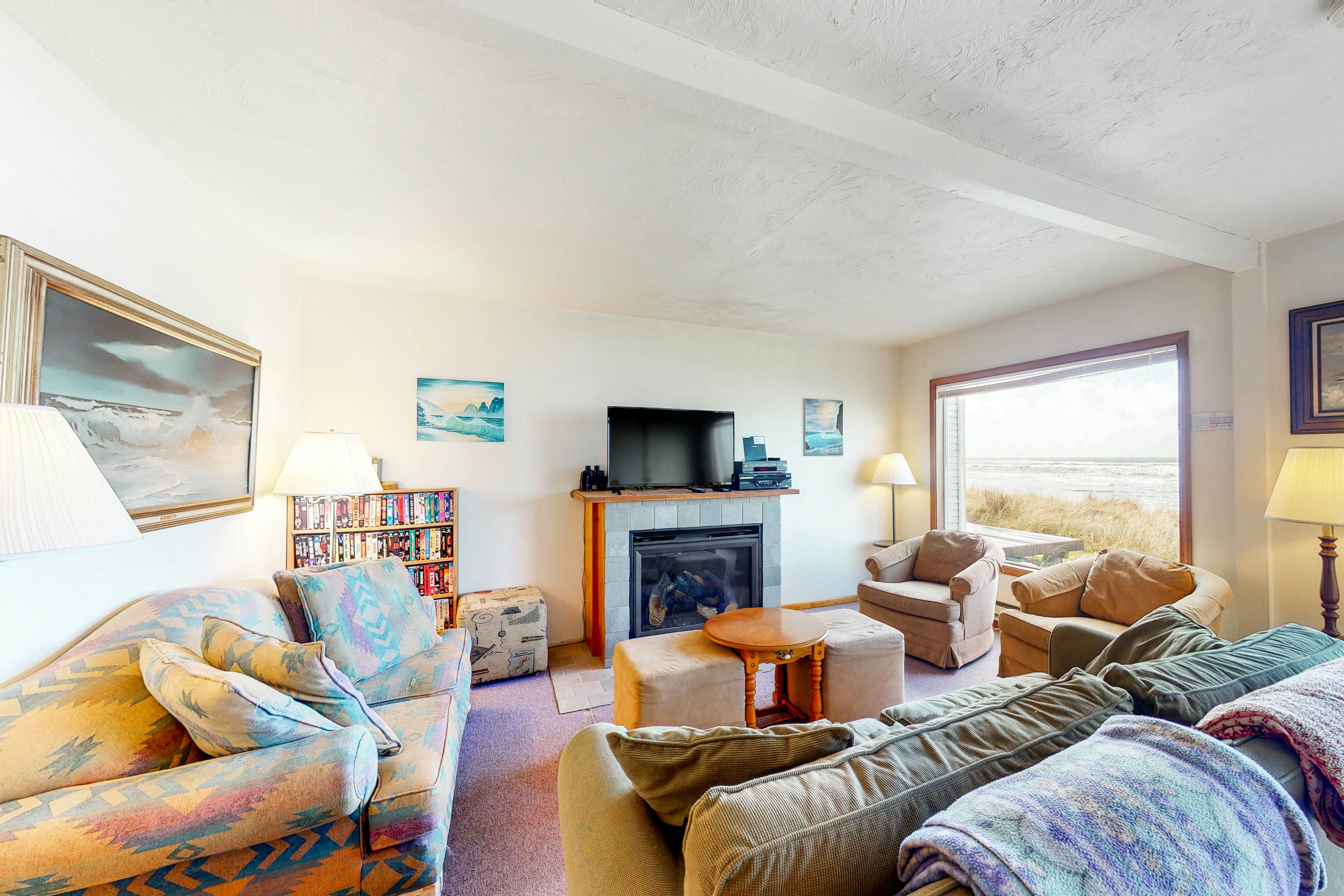 Oceanfront Home with Great Ocean View Deck Fireplace Beach Access 2 Dogs OK