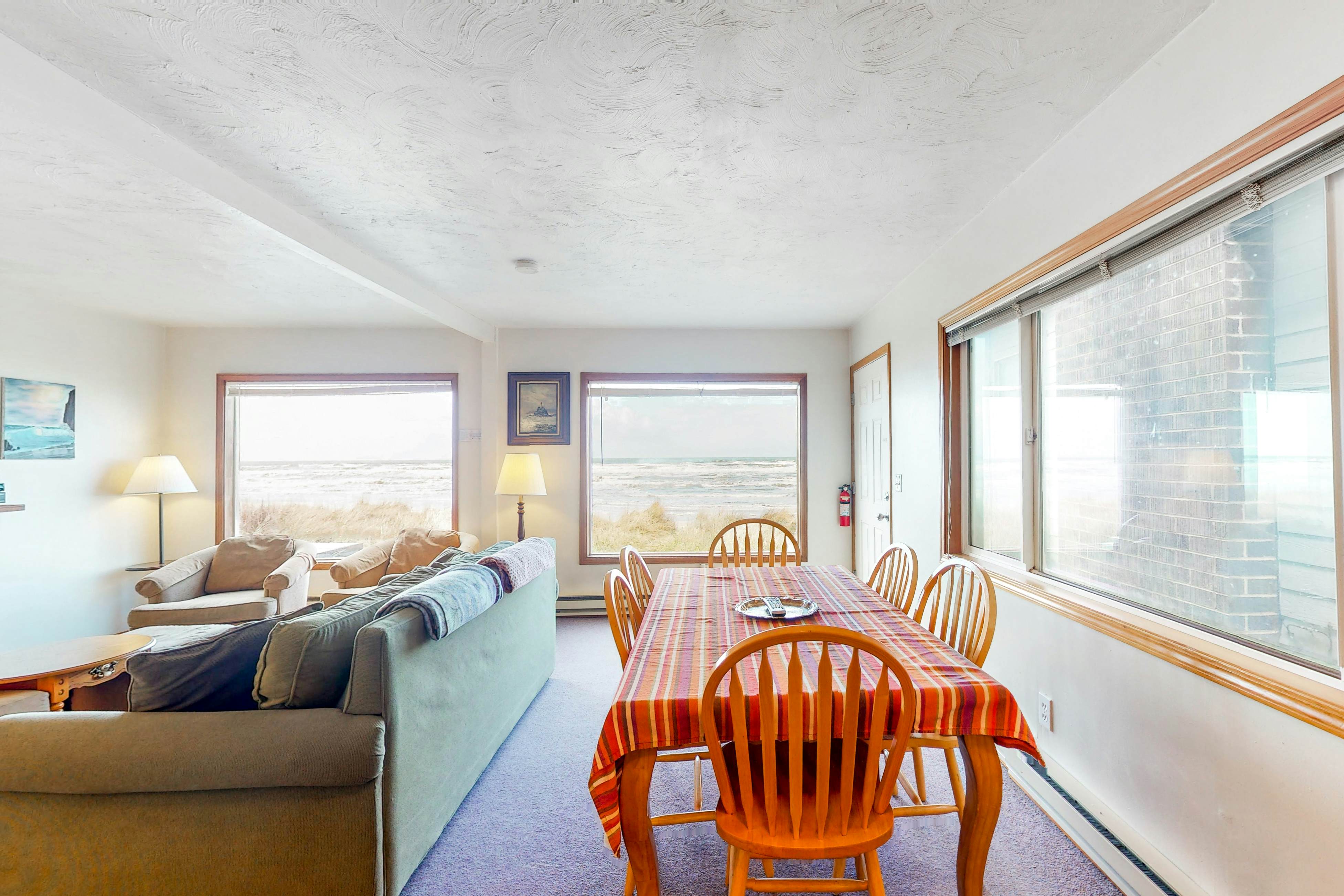 Oceanfront Home with Great Ocean View Deck Fireplace Beach Access 2 Dogs OK