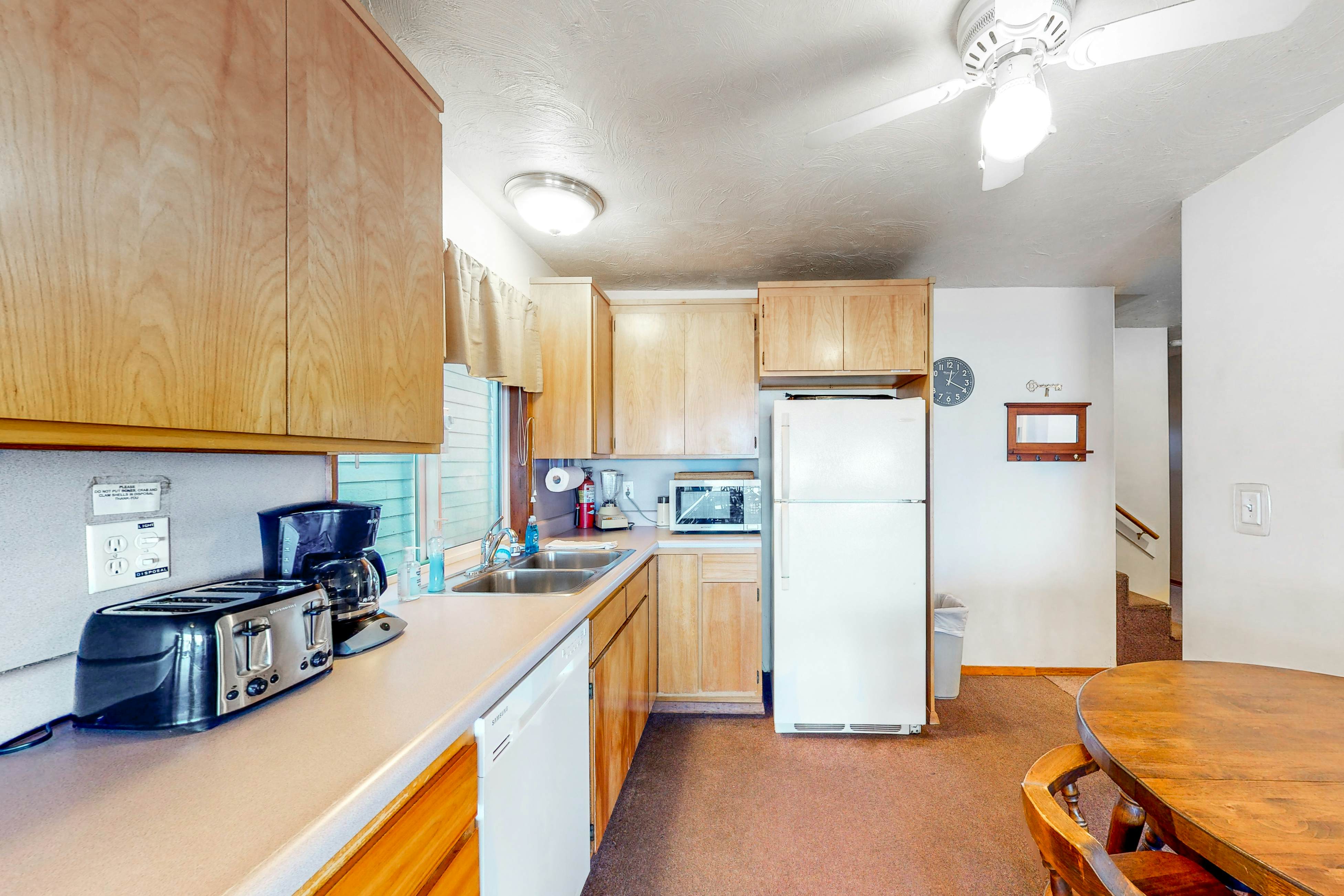 Oceanfront Home with Great Ocean View Deck Fireplace Beach Access 2 Dogs OK