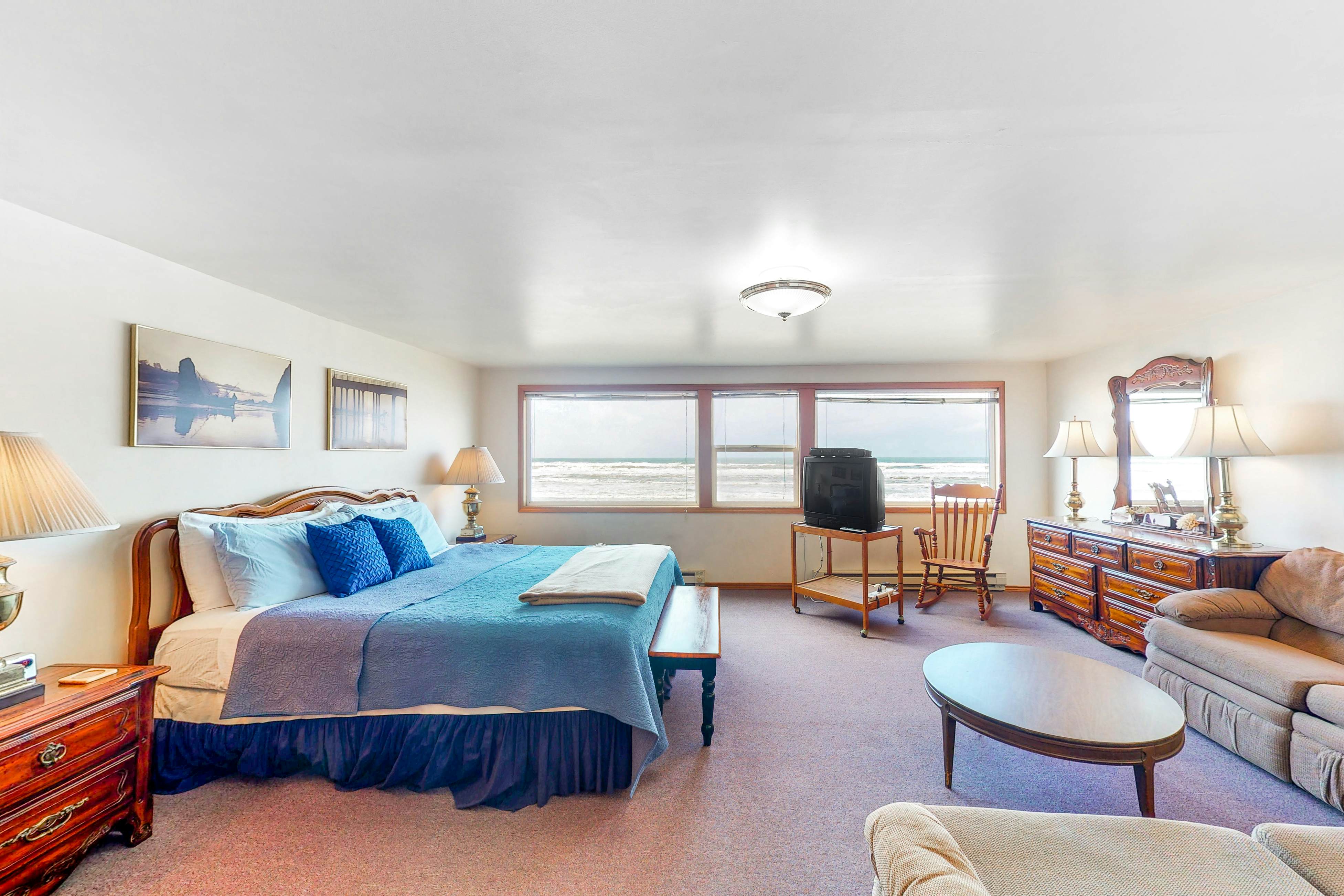 Oceanfront Home with Great Ocean View Deck Fireplace Beach Access 2 Dogs OK