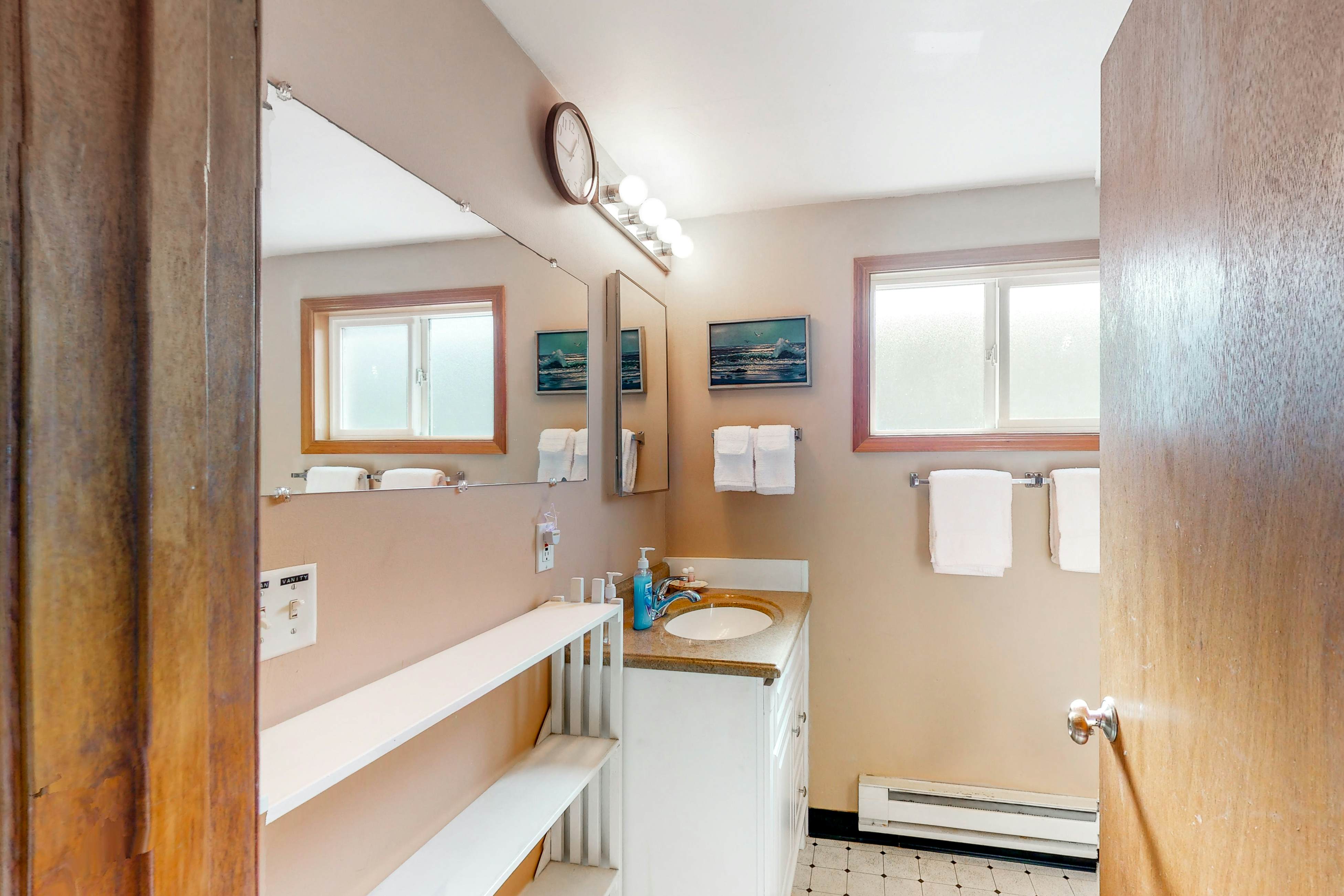 Oceanfront Home with Great Ocean View Deck Fireplace Beach Access 2 Dogs OK