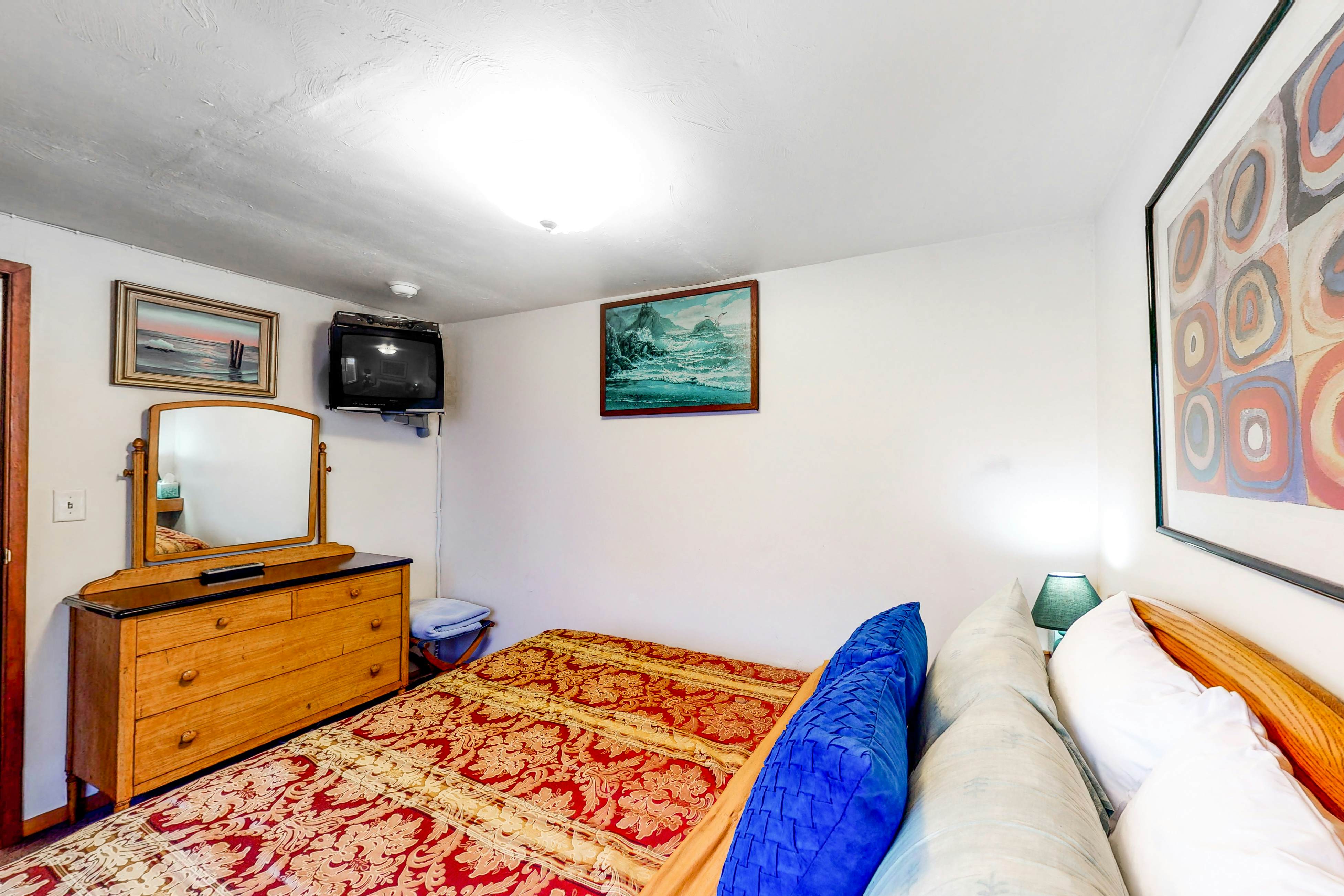 Oceanfront Home with Great Ocean View Deck Fireplace Beach Access 2 Dogs OK