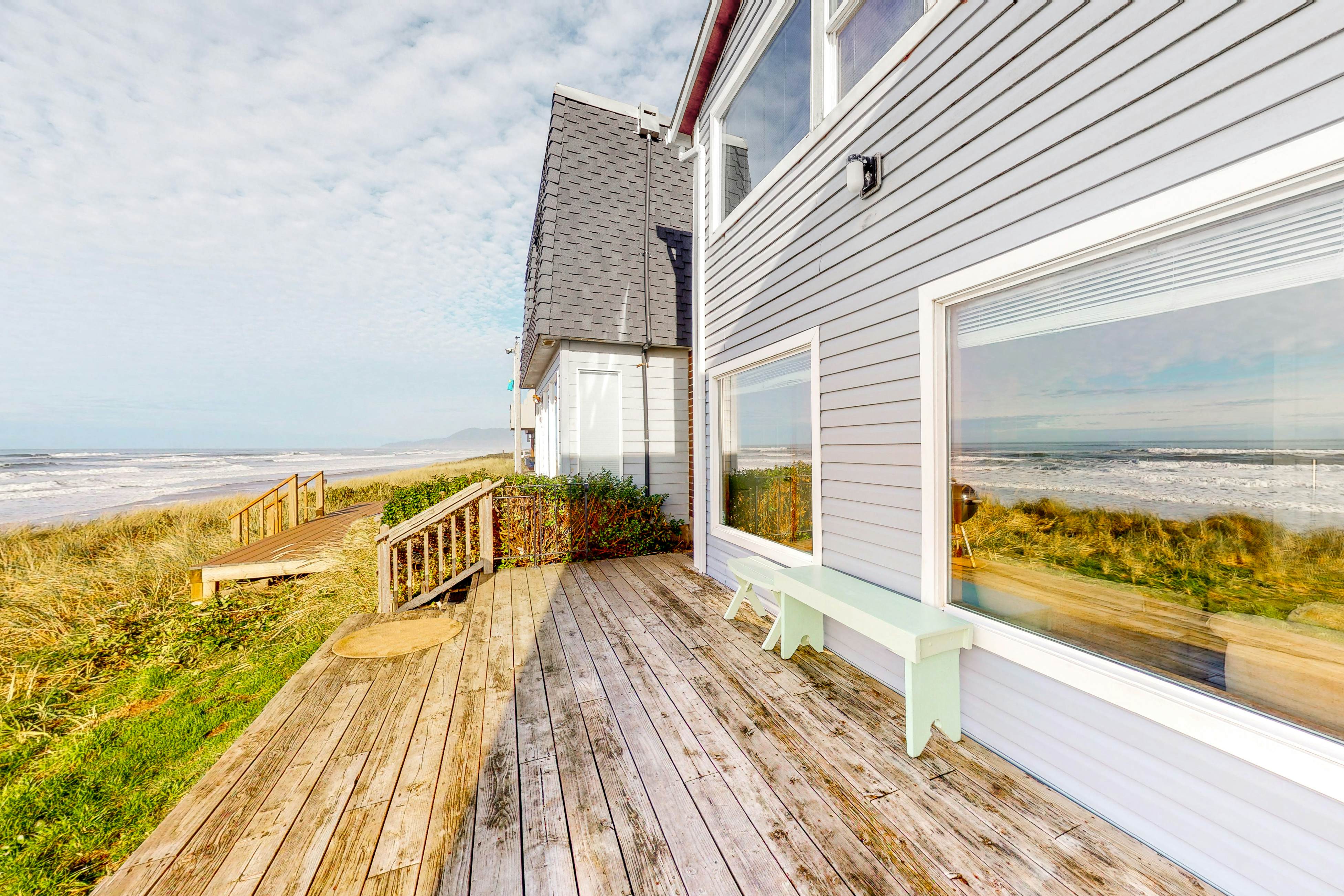 Oceanfront Home with Great Ocean View Deck Fireplace Beach Access 2 Dogs OK